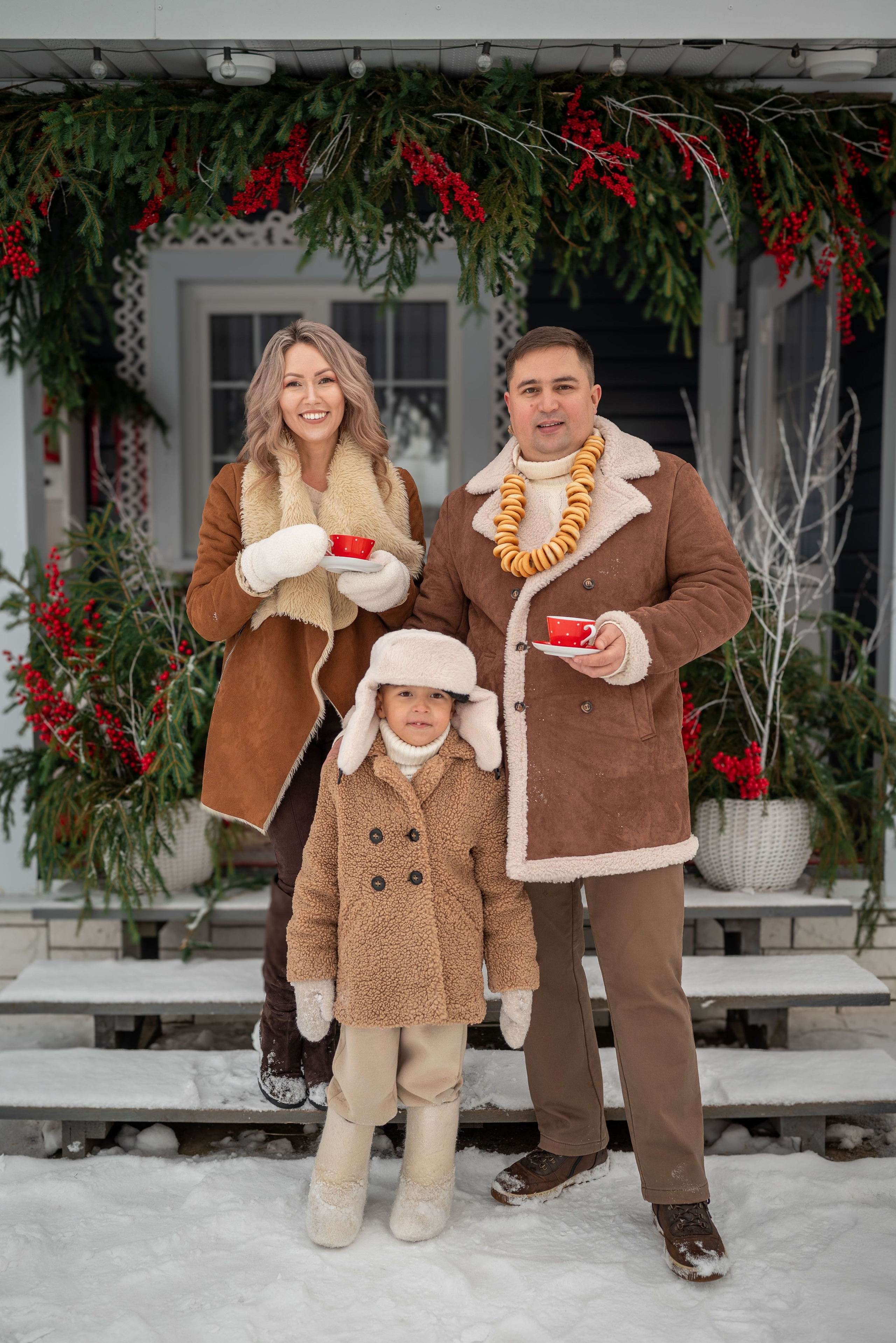 Галя с семьей_декабрь 2025. Меня зовут Михайлов Сергей, занимаюсь фото и видео г. Чебоксарах