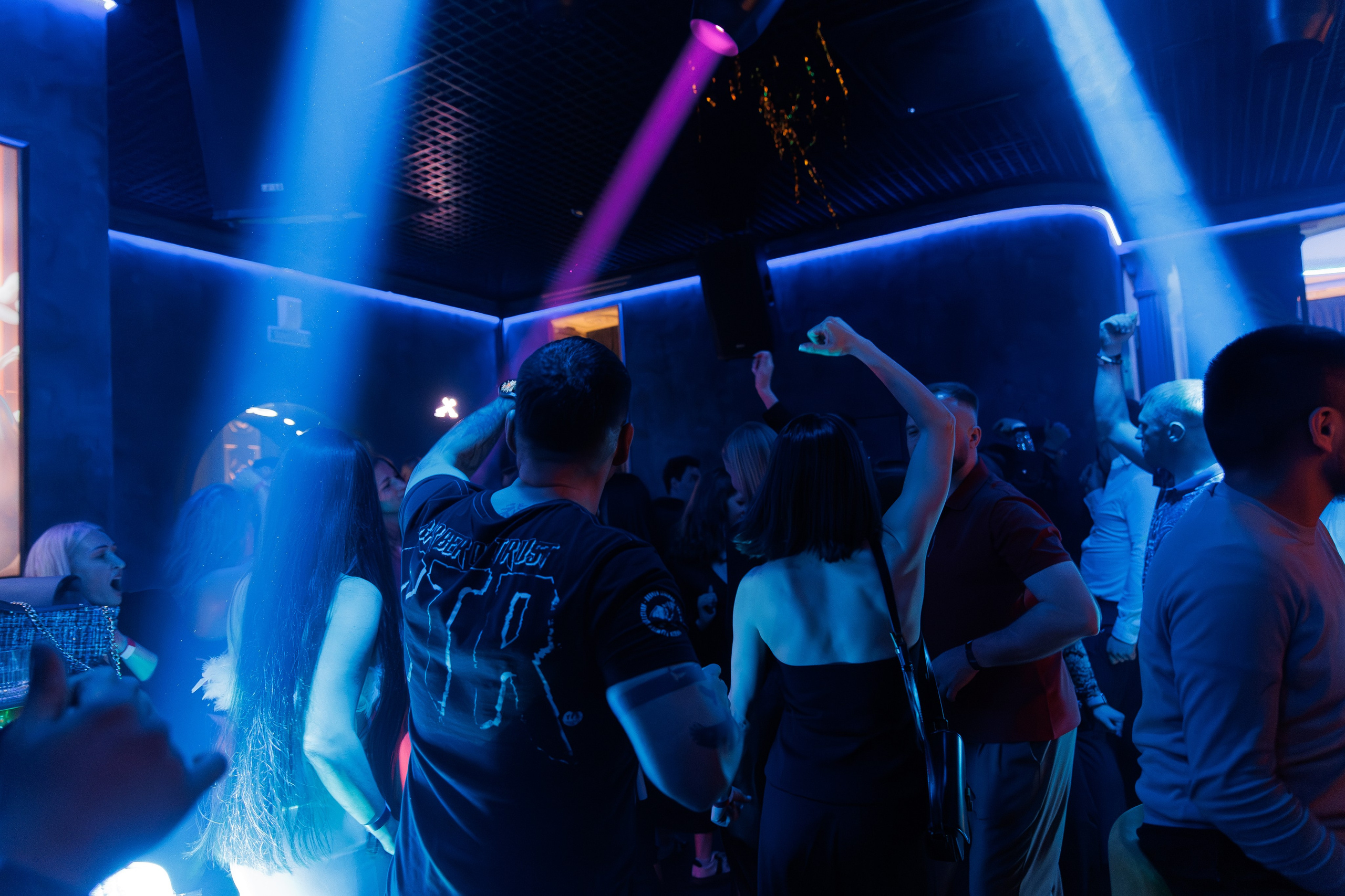 ЛУВР [Открытие Ночного клуба]. СВОИ. ФОТООТЧЕТЫ-СОБЫТИЯ-МЕСТА