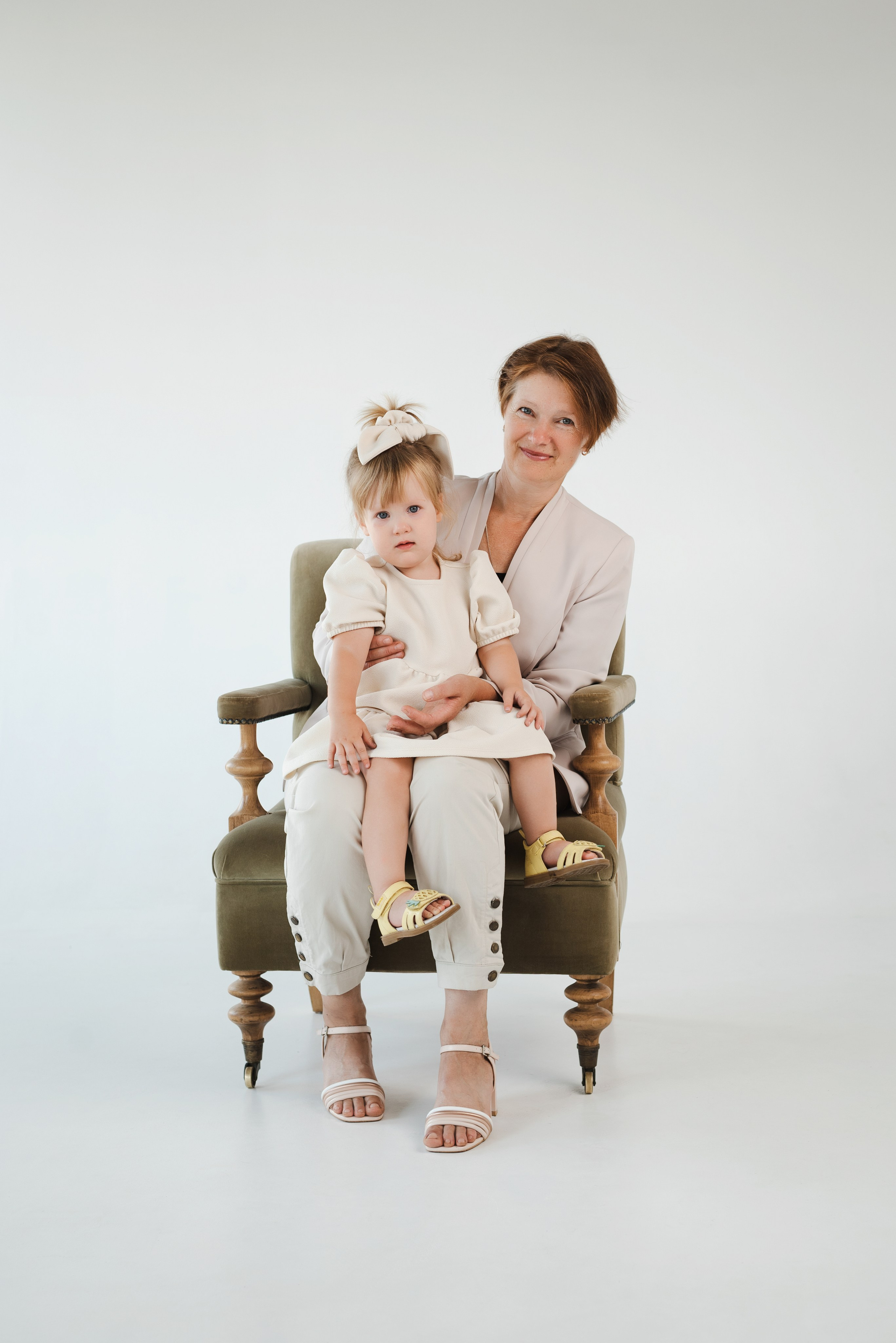 Семейная фотосессия минимализм. Фотограф в Воронеже. Портреты, контент, семейные сьемки