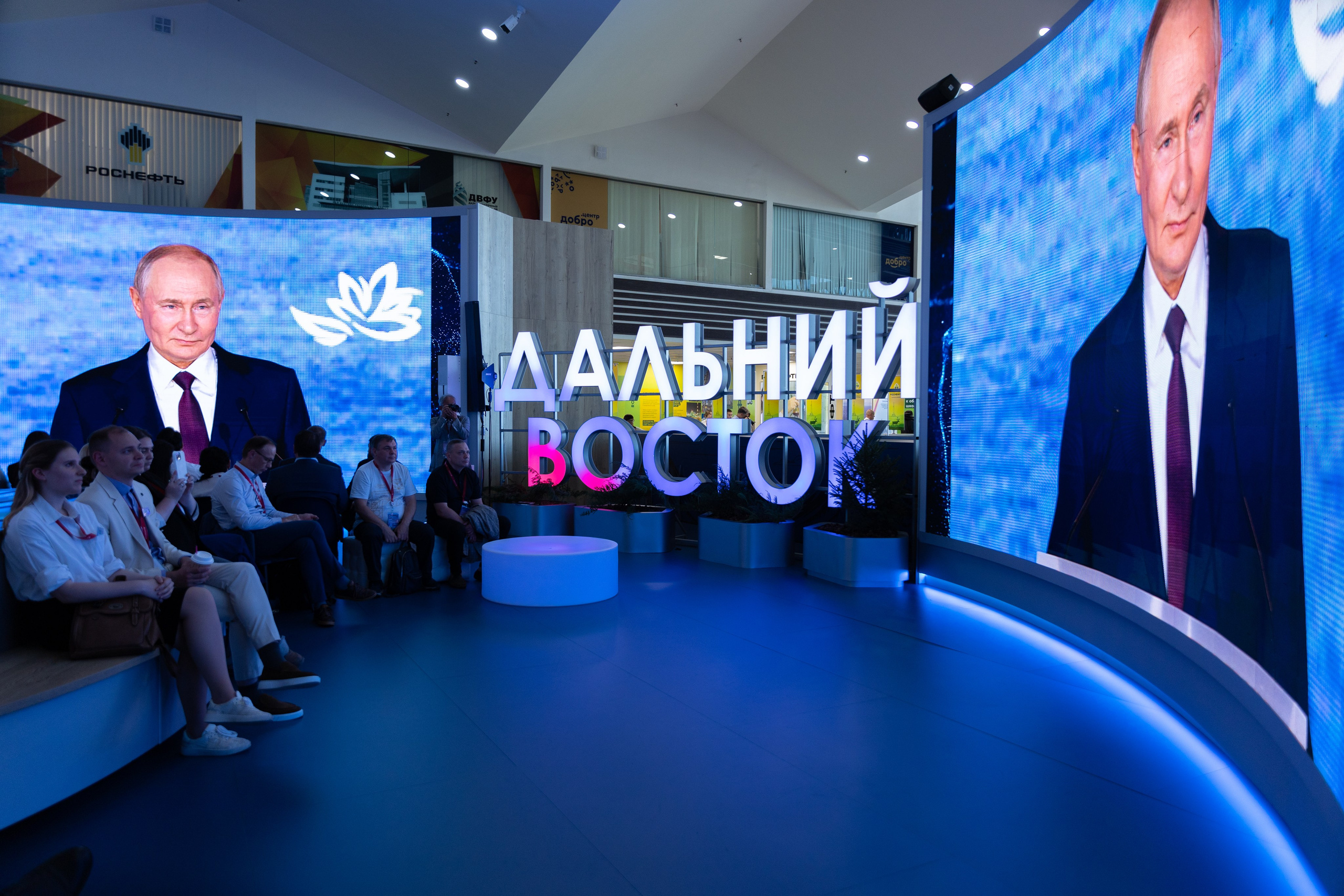 ВЭФ 2025. Олег Катакинов| Репортажный фотограф в городе у моря (Владивосток)