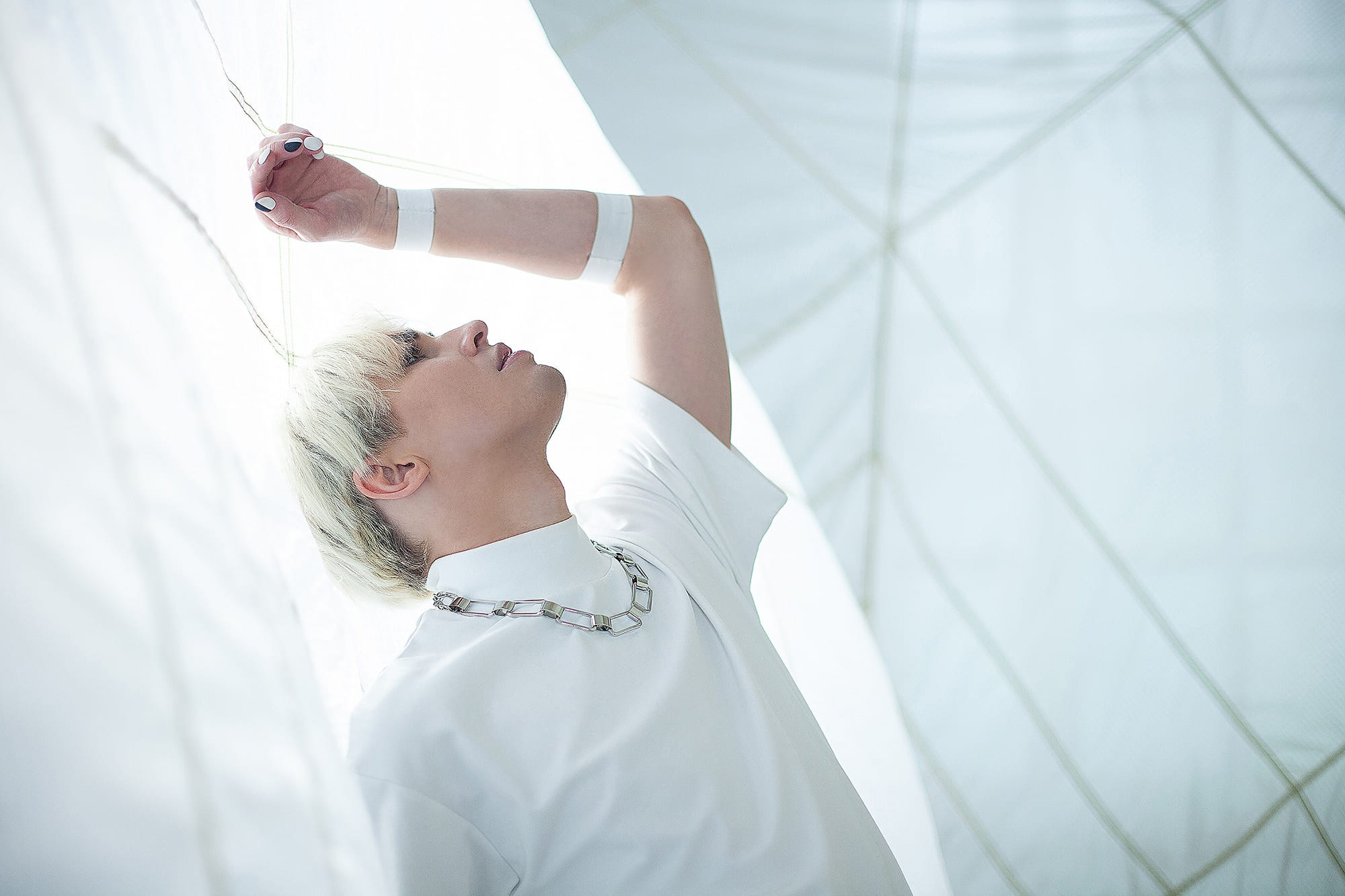 fashion-style-portrait-in-modern-interior-studio-saint-petersburg