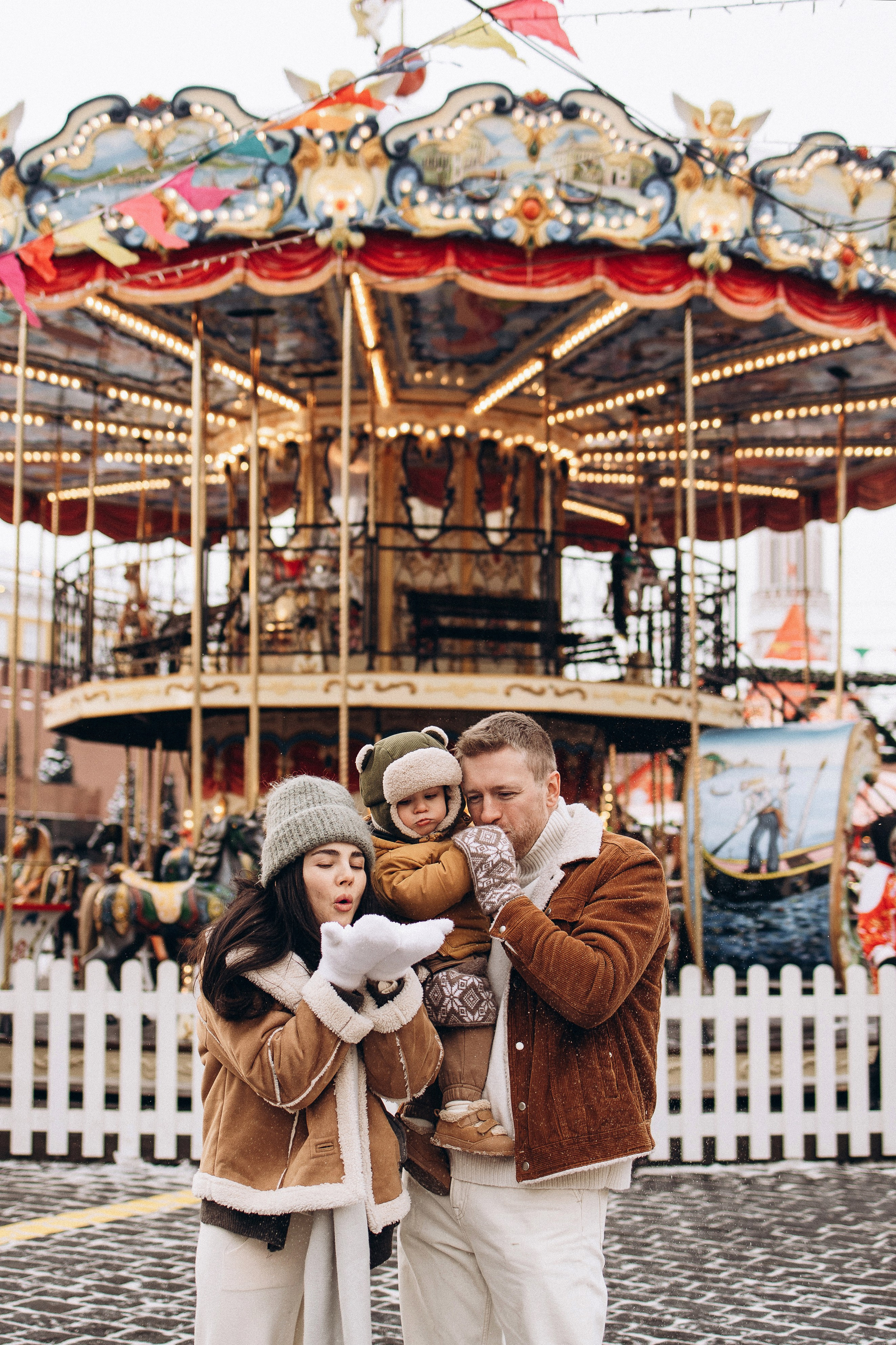 Марьям, Михаил и Лев на Рождественской ярмарке. Семейный фотограф в Москве Марина Петра