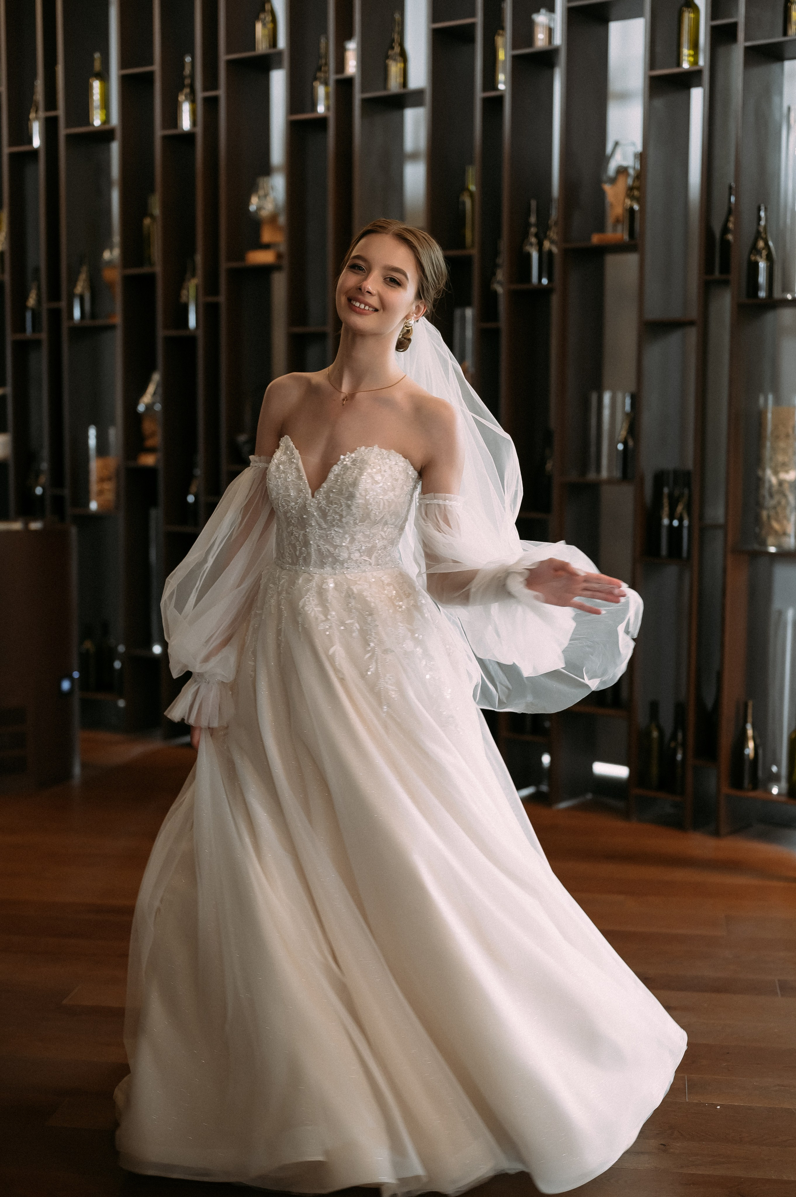 Свадебное утро и прогулка красивой яркой пары. Свадебный и семейный фотограф в Симферополе Дарья Маркова