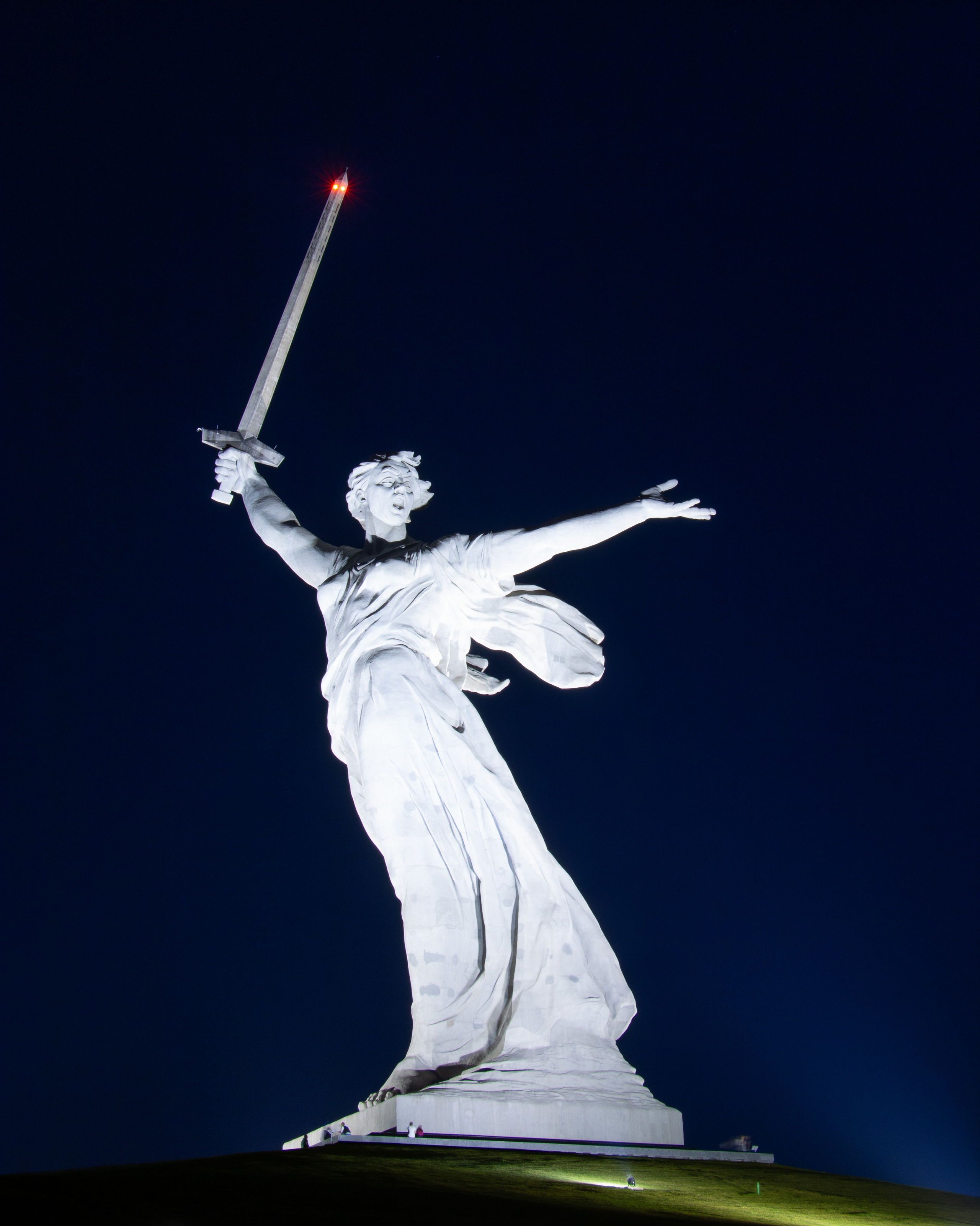 Родина мать зовёт! Волгоград. Мамаев курган. Ночь