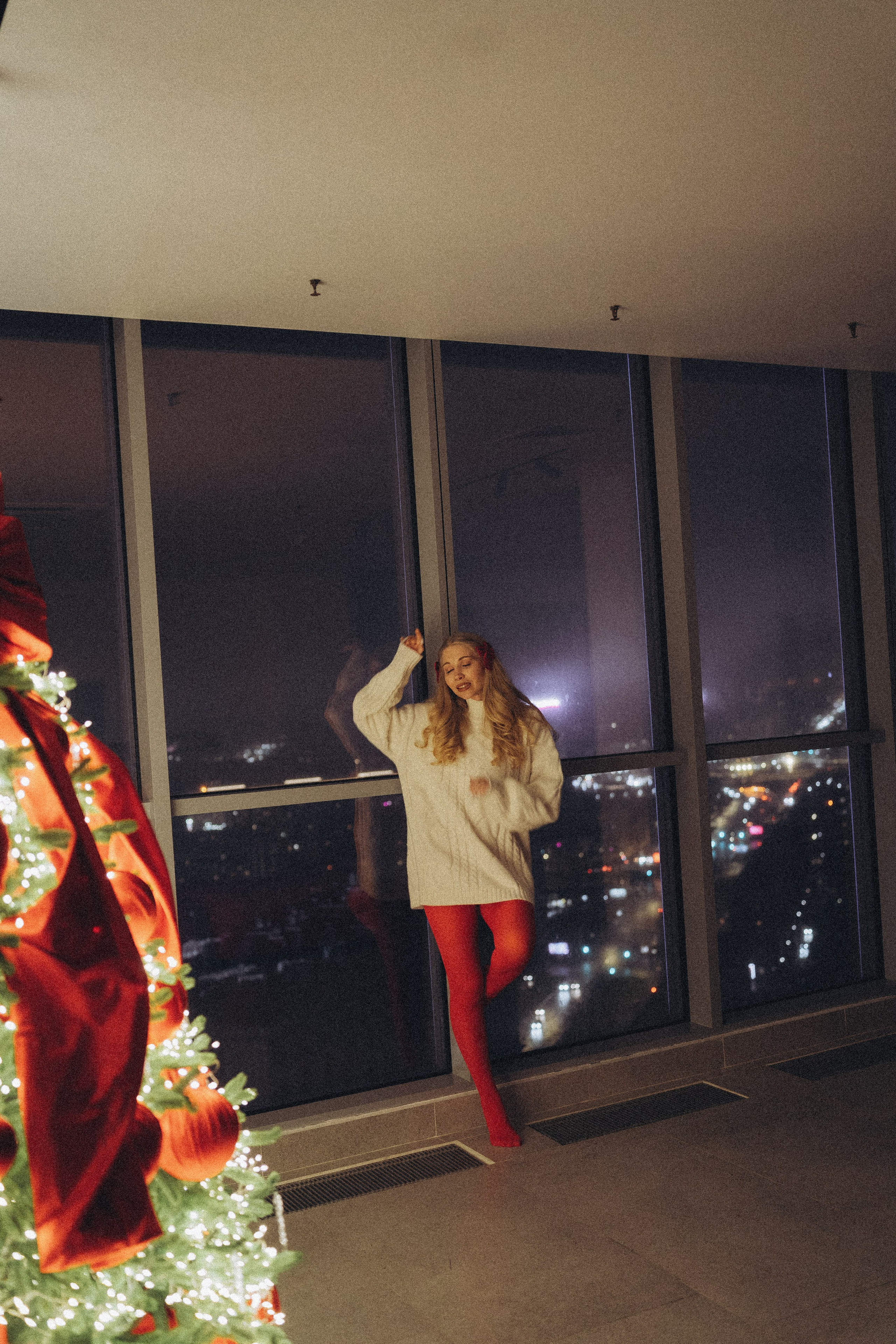 ФОТОСЕССИЯ К НОВОМУ ГОДУ В СТУДИИ С ЕЛОЧКОЙ КРАСИВЫЙ ОБРАЗ. Профессиональный фотограф, Санкт-Петербург — Виктория Богомолова