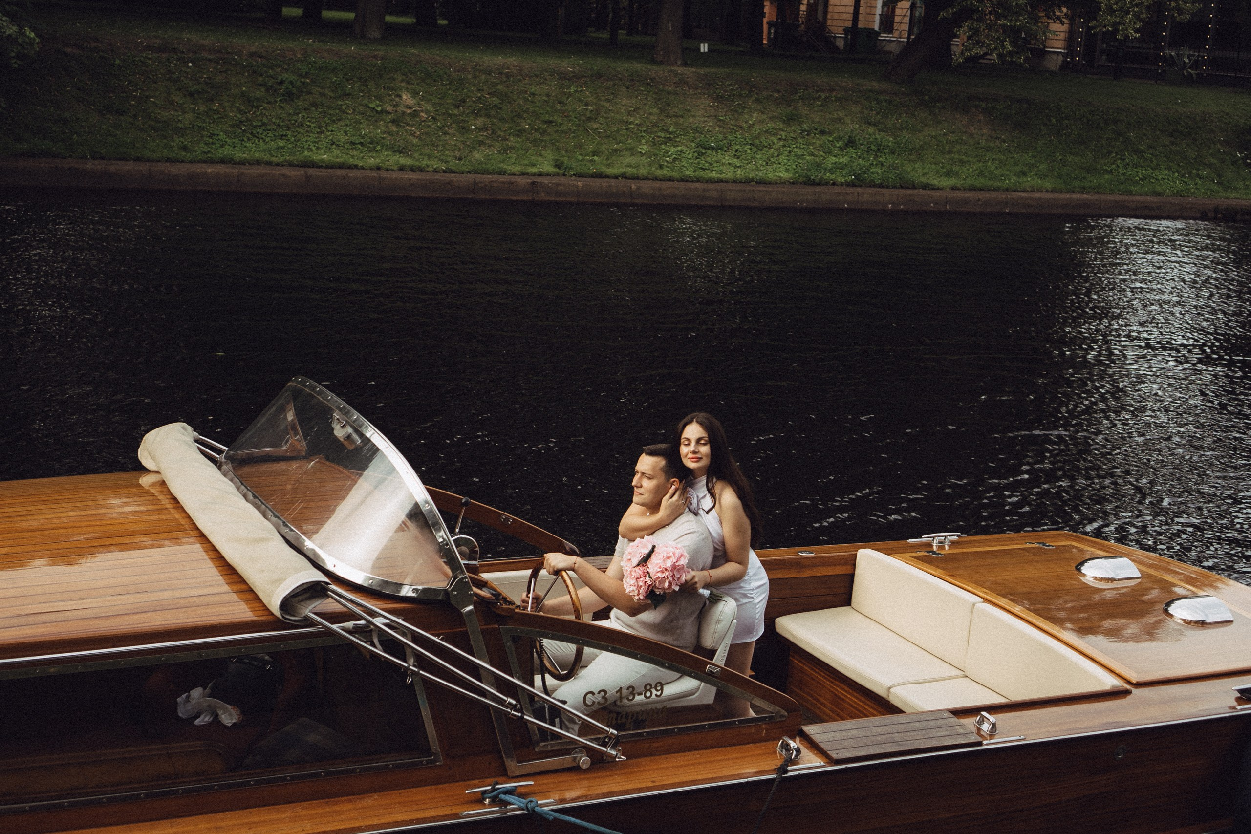 СВАДЕНБНАЯ СЬЕМКА НА КАТЕРЕ ПО КАНАЛАМ САНКТ-ПЕТЕРБУРГА И В АКВАТОРИИ НЕВЫ. Профессиональный фотограф, Санкт-Петербург — Виктория Богомолова