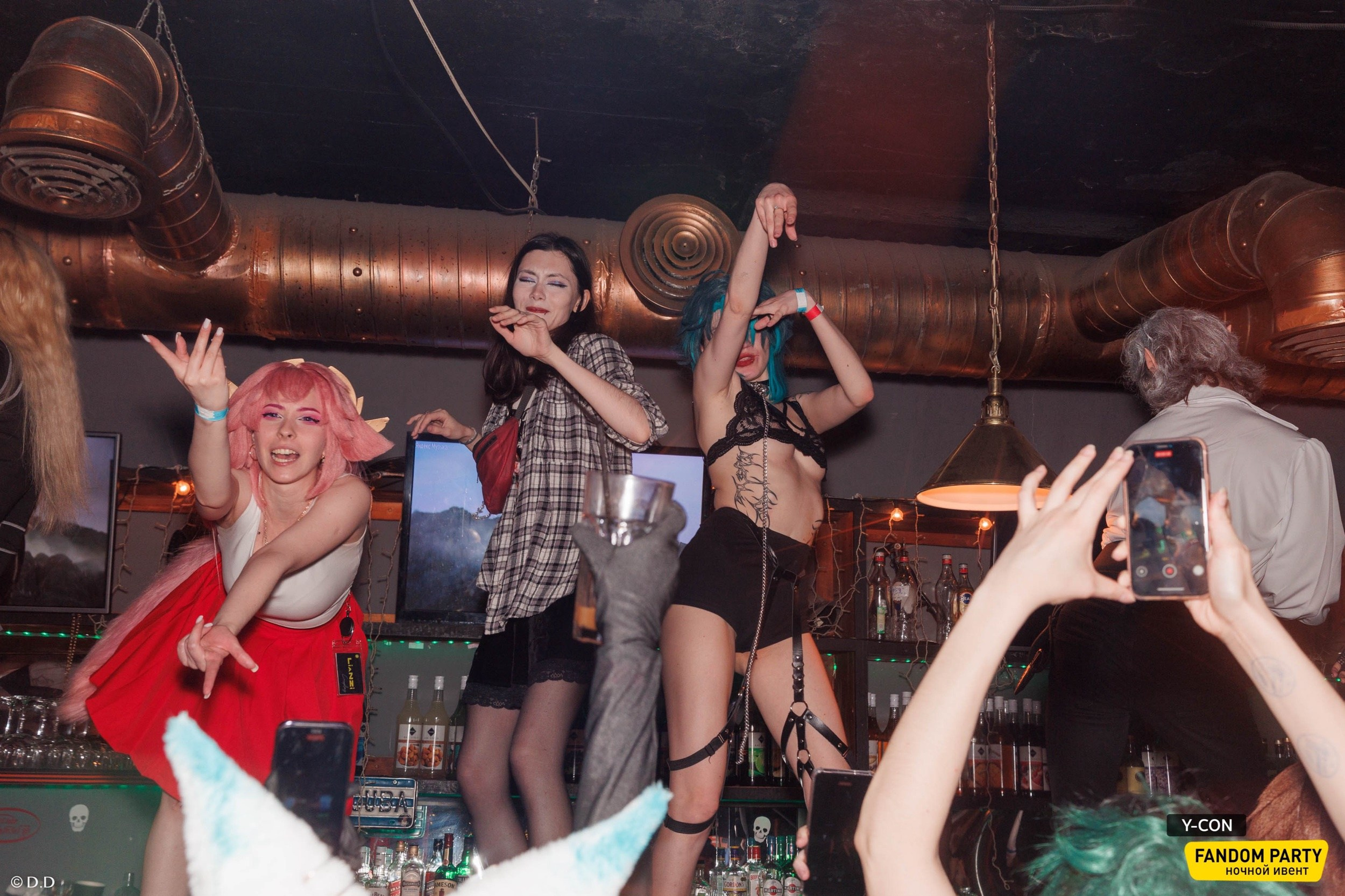 Fandom Party 18+ в Live Star Club 2025. Различные мероприятия и просто фотографии людей