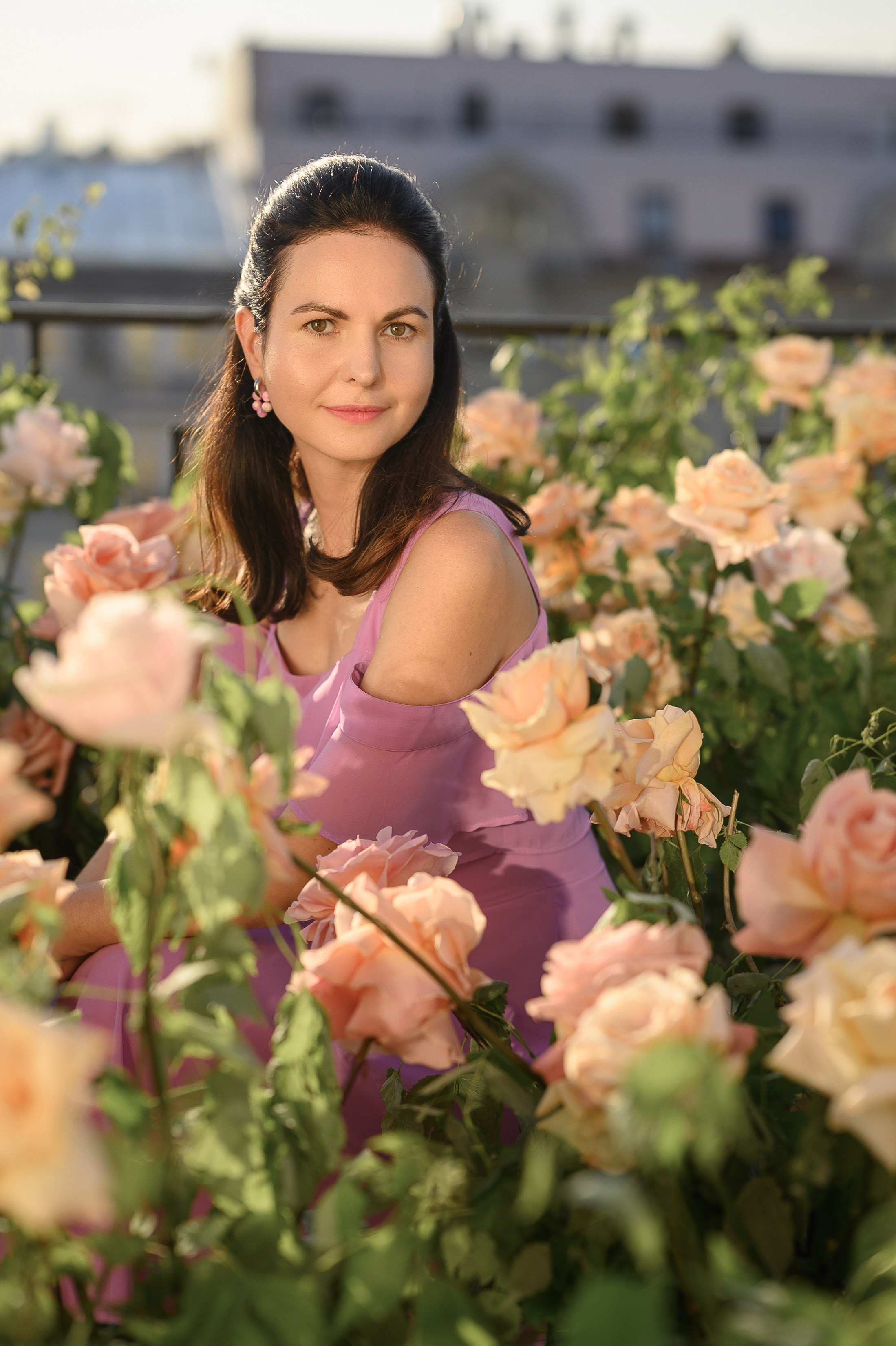 Екатерина. Съёмка на балконе с розами в центре Москвы. Semerlina.ru