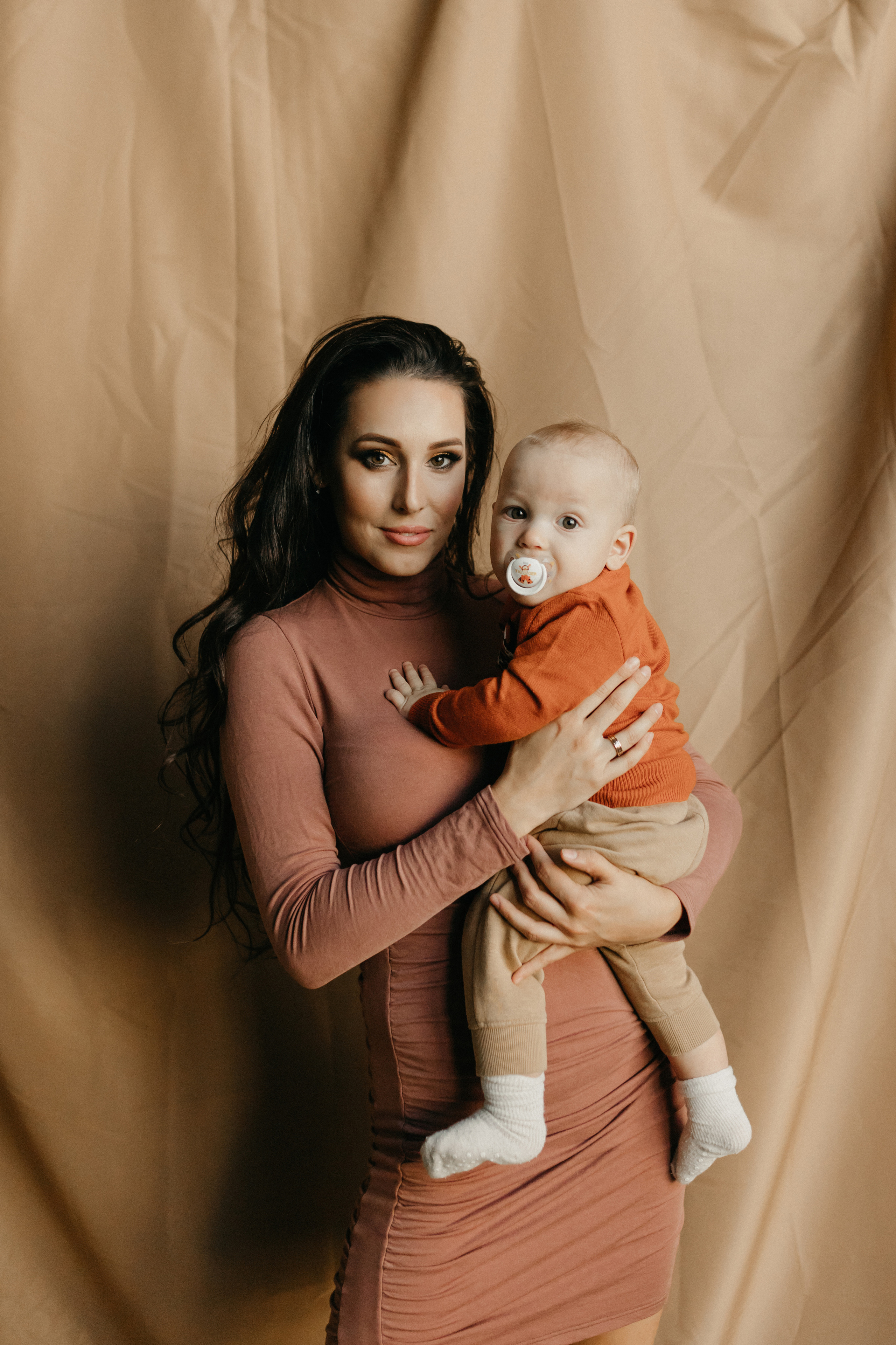 Вика и Артём. Услуги Фото и Ретуши