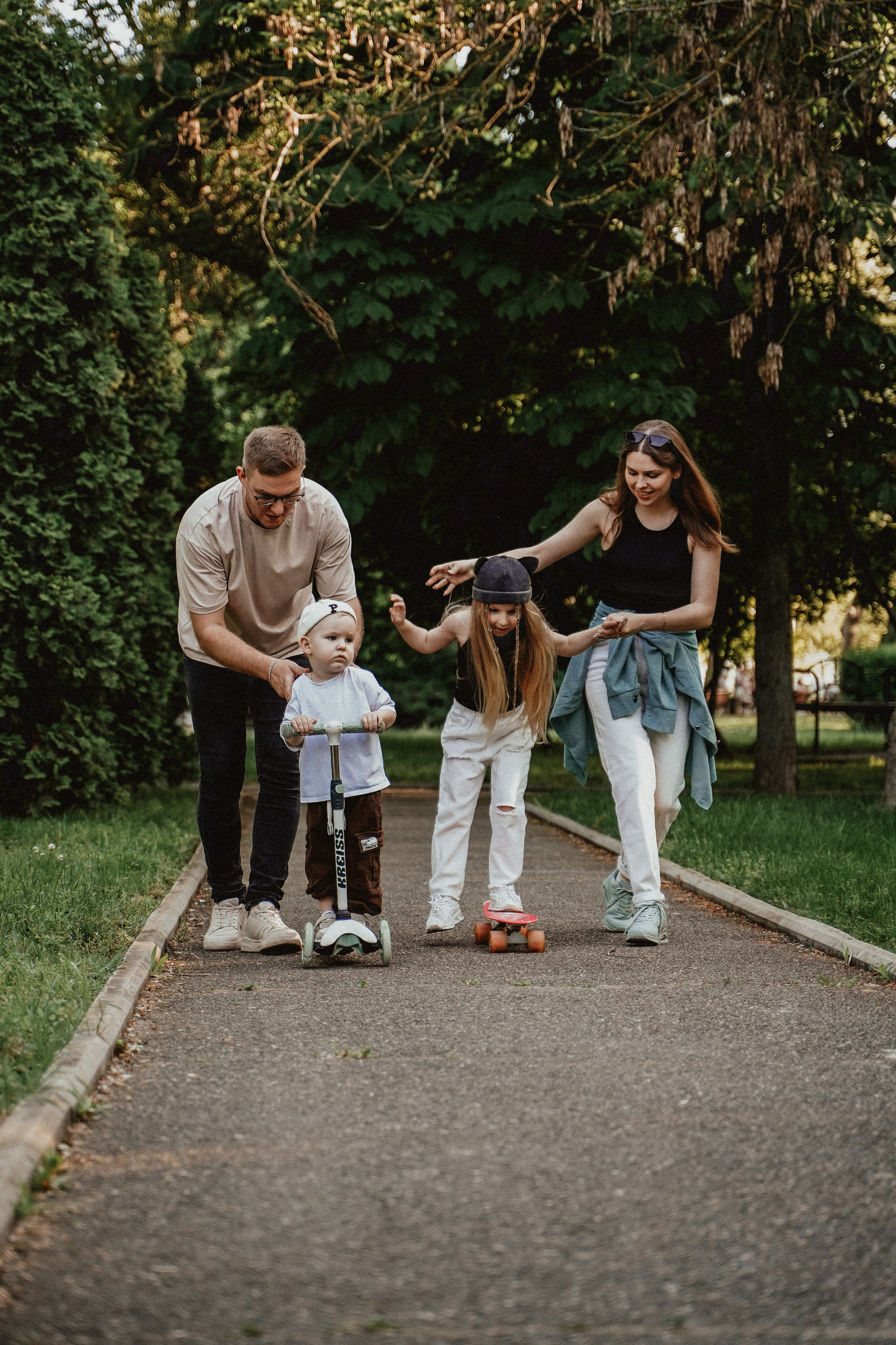 Семейная фотосессия со скейтом и самокатом. Семейный и женский фотограф в Краснодаре Анастасия Приймак