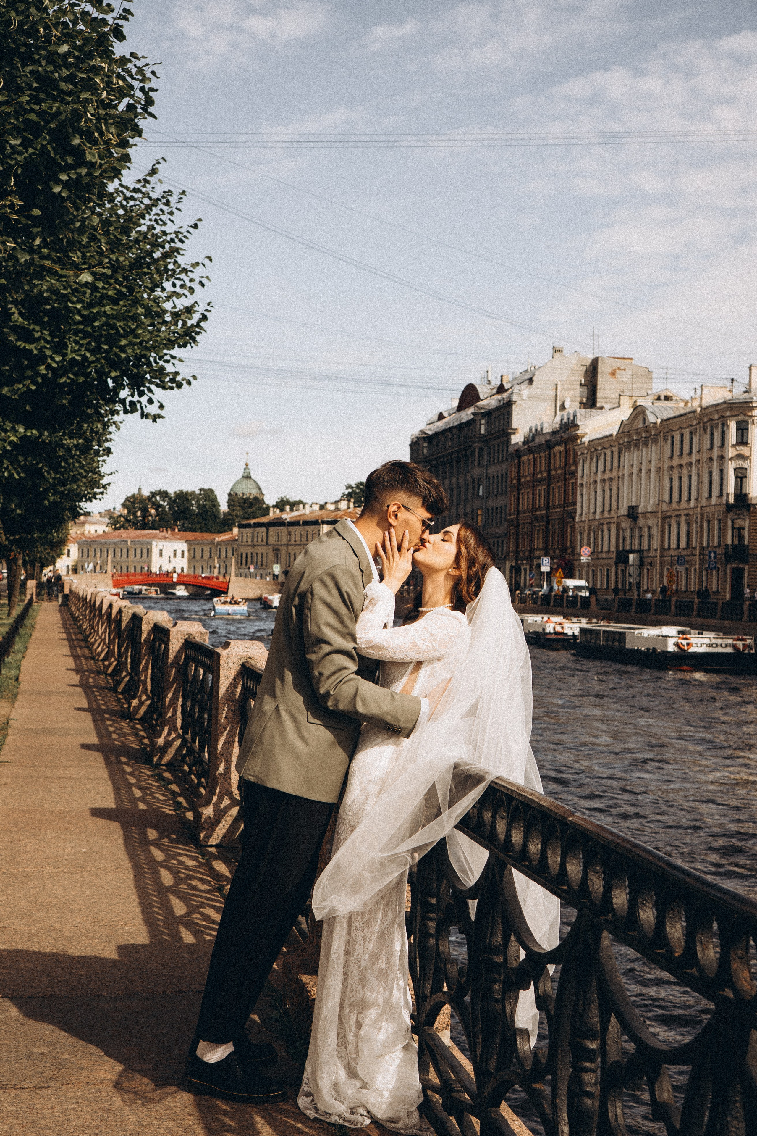 СВАДЕБНАЯ ПРОГУЛКА ВОЗЕ ИСАИКЕВСКОГО СОБОРА АСТОРИИ И ЗАКОНОДАЛЕТНОГО СОБРАНИЯ. Профессиональный фотограф, Санкт-Петербург — Виктория Богомолова