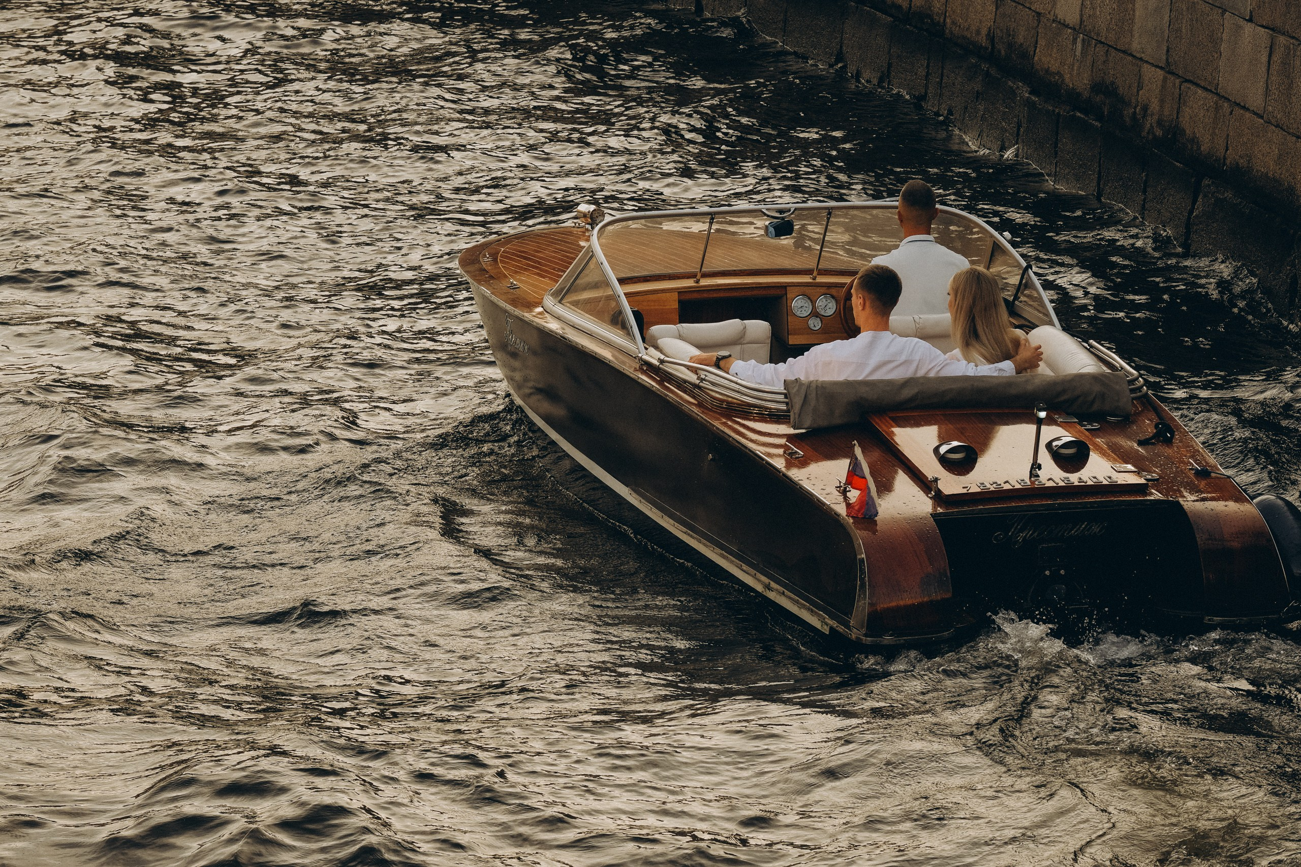 СВАДЕНБНАЯ СЬЕМКА НА КАТЕРЕ ПО КАНАЛАМ САНКТ-ПЕТЕРБУРГА И В АКВАТОРИИ НЕВЫ. Профессиональный фотограф, Санкт-Петербург — Виктория Богомолова
