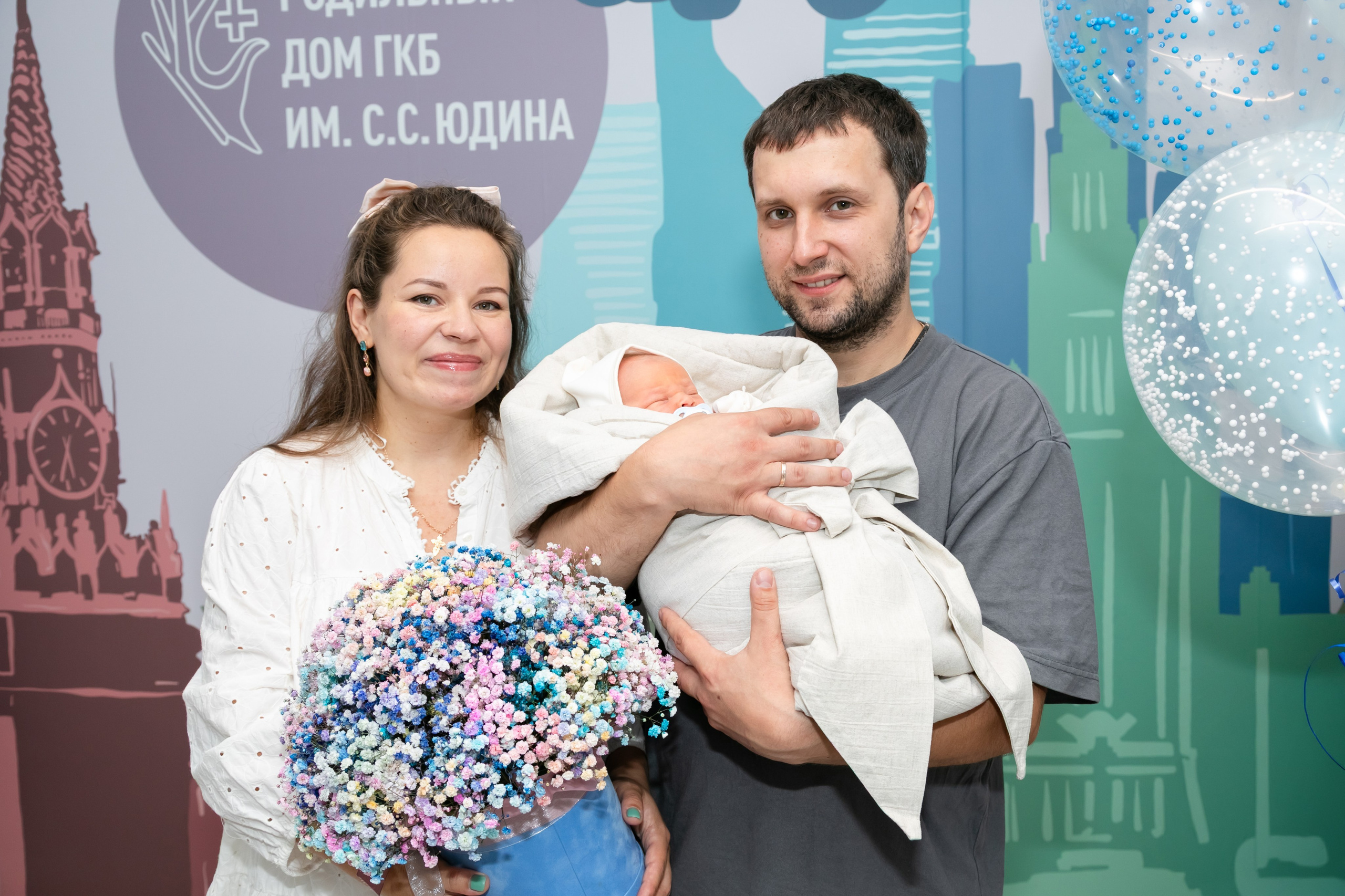 Съемка выписки из роддома 7 ГКБ Юдино Москва. Фотосъемка выписки из роддома в Москве, заказать фотографа на выписку ньюборн съемка в роддоме newborn фотограф в Юдино