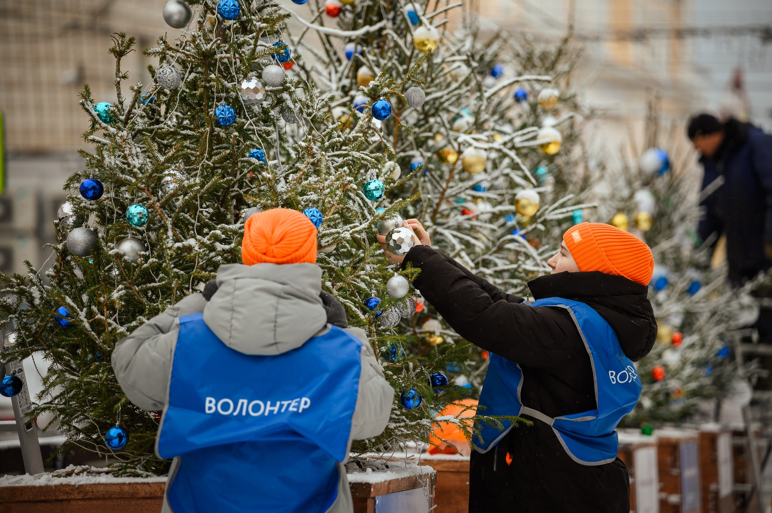 Новогодние волонтеры | Открытие Новогодней столицы Кирова 2025. Репортажный фотограф в Кирове Александр Лутошкин