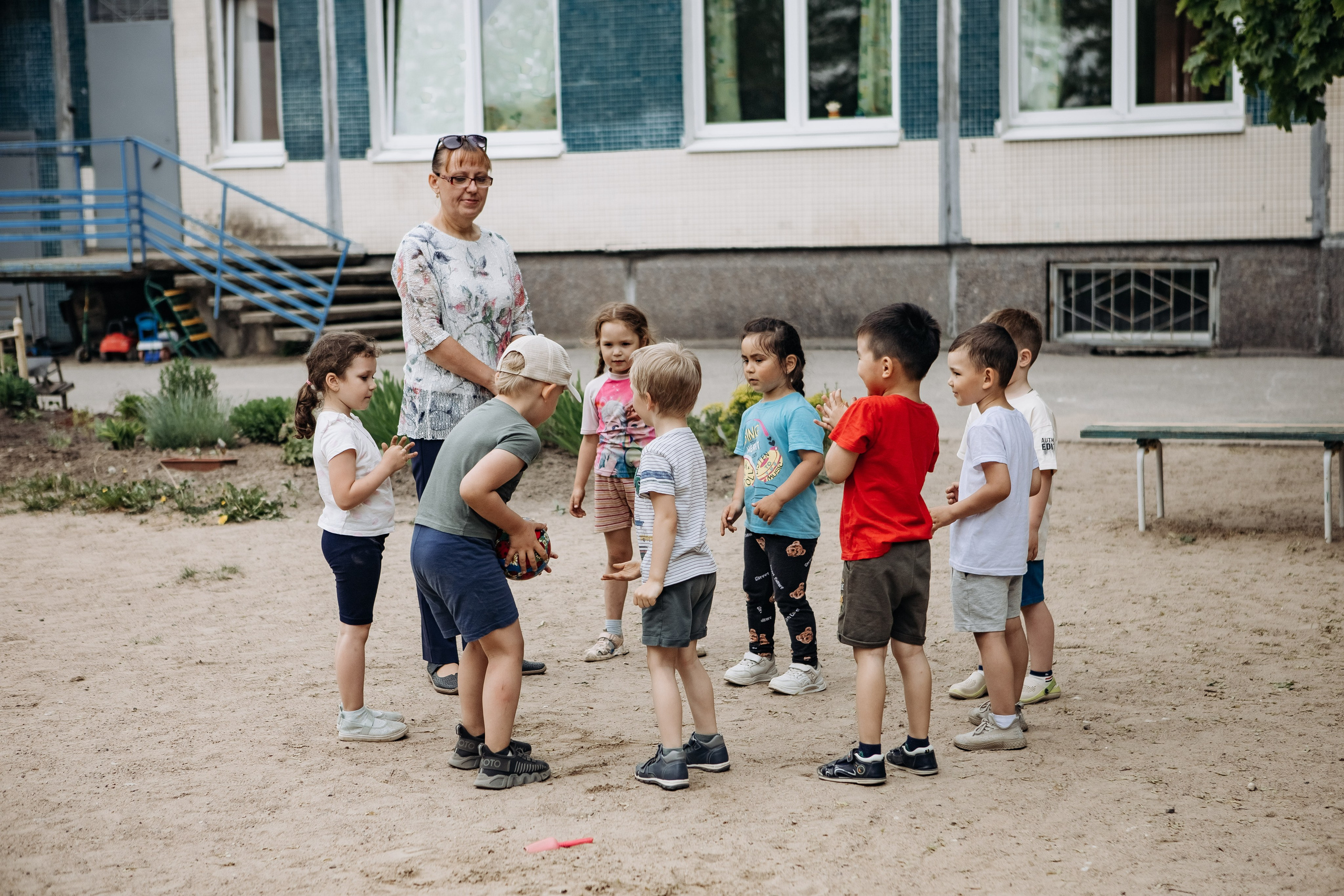 Съемка в саду, лето. Свадебный семейный фотограф в Санкт-Петербурге СПб Евгения Гинзбург