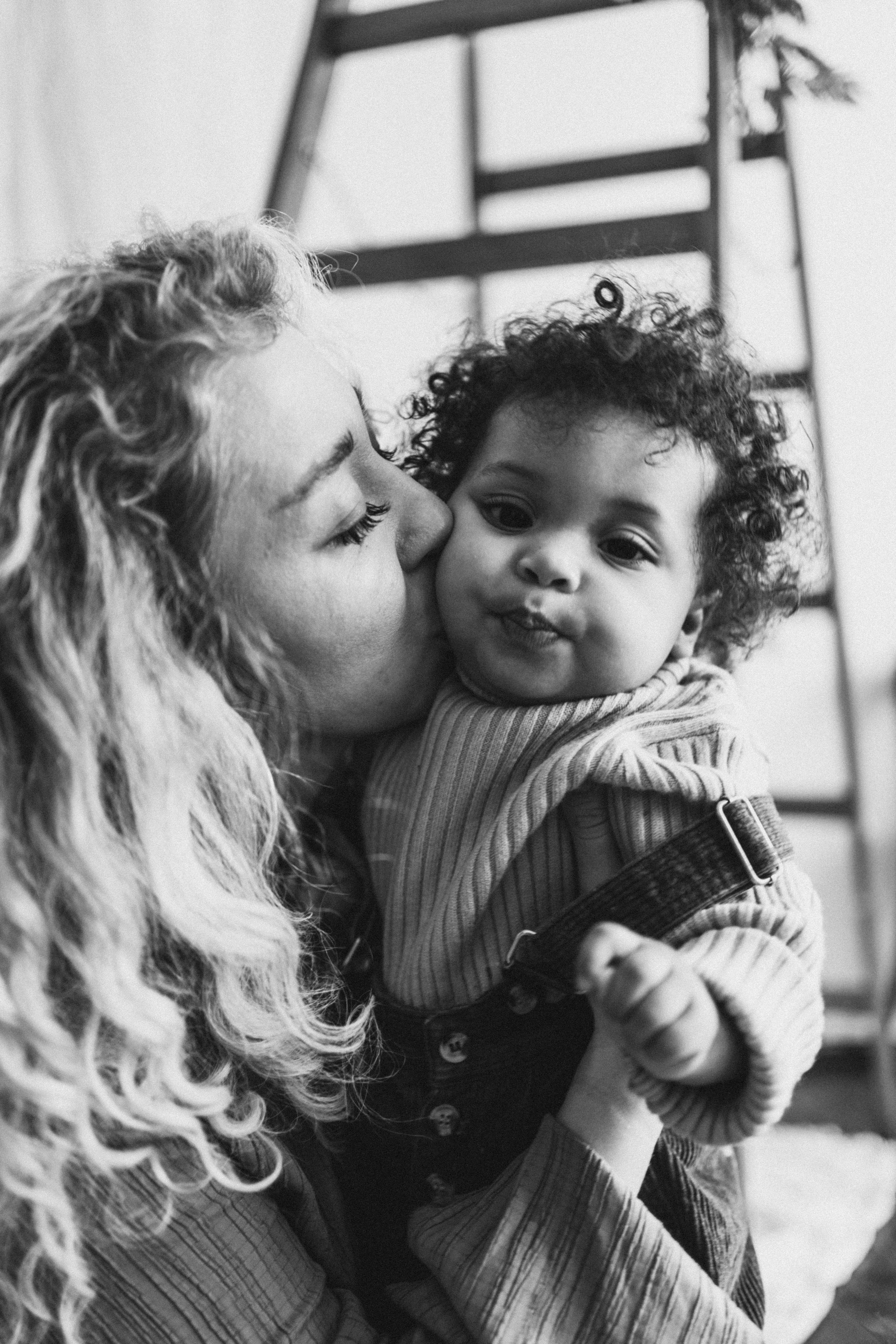 Девочки в мимозе. Семейный и детский фотограф и видеограф в Москве, Серпухове и Тарусе Валерия Сорокина