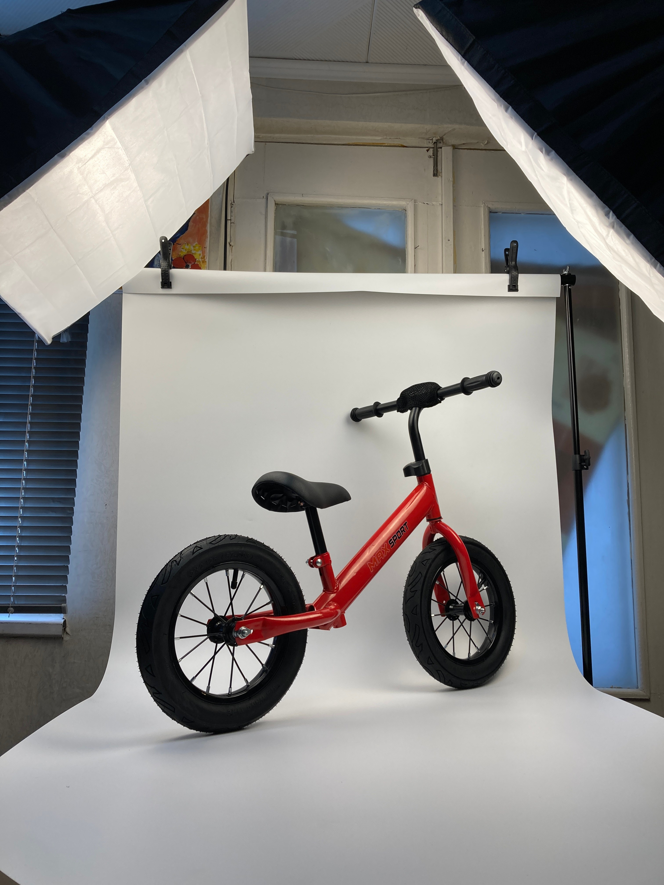 Backstage. Предметный фотограф в Симферополе Антон Катунин