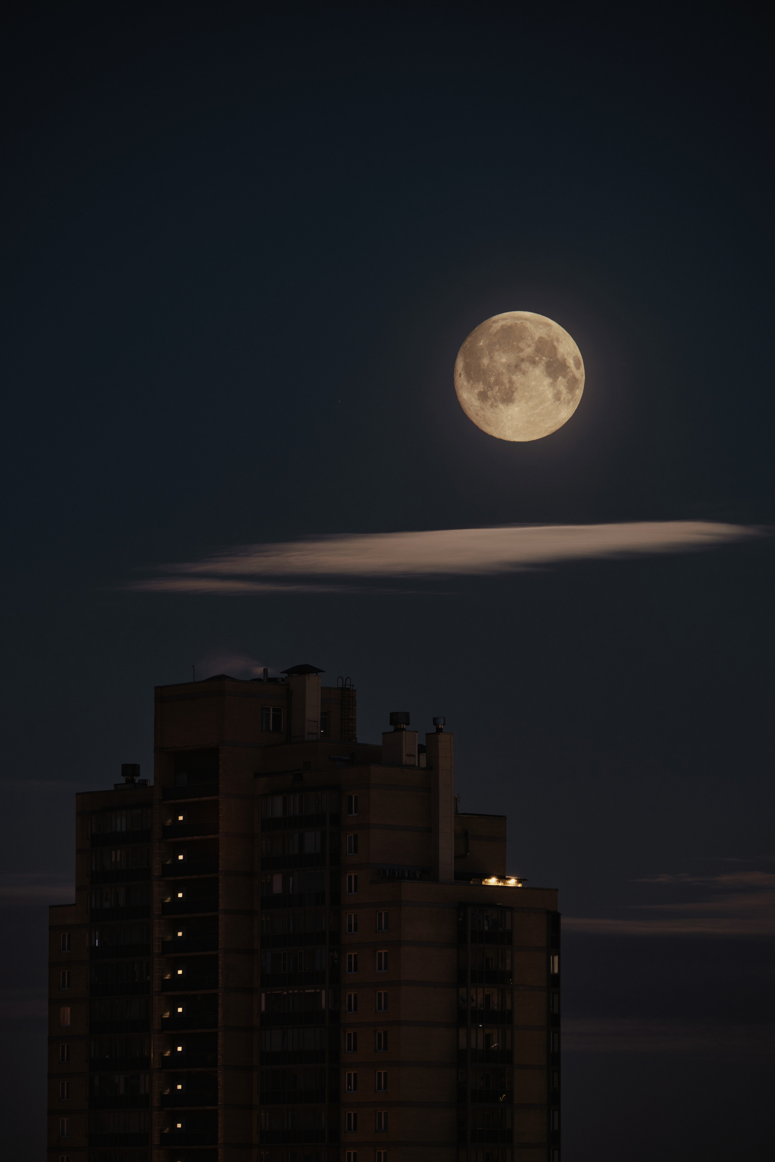 Луны. Юреализм