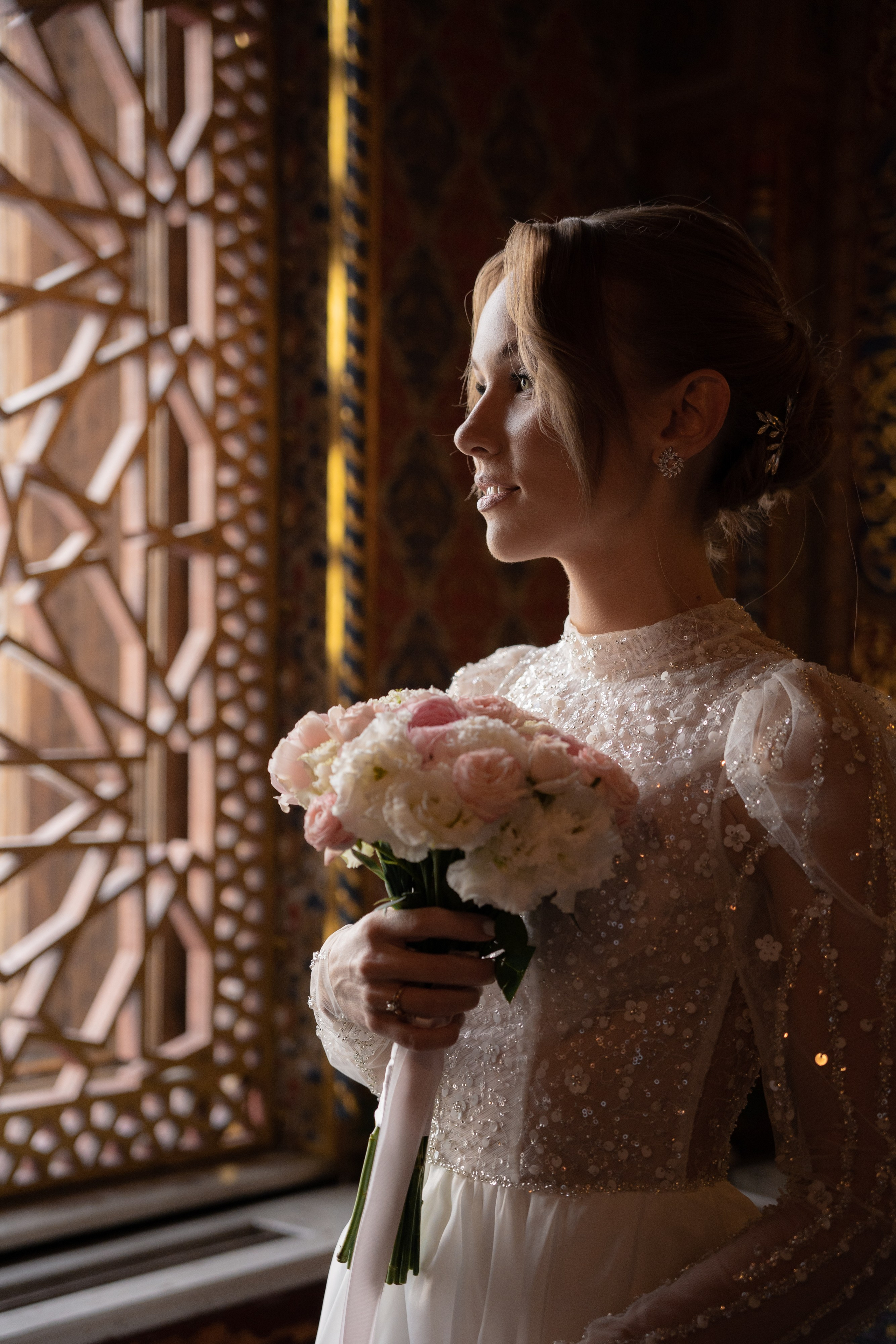 Жених и невеста в Доме ученых в Санкт-Петербурге. Свадебный фотограф Александр Невский в Санкт-Петербурге