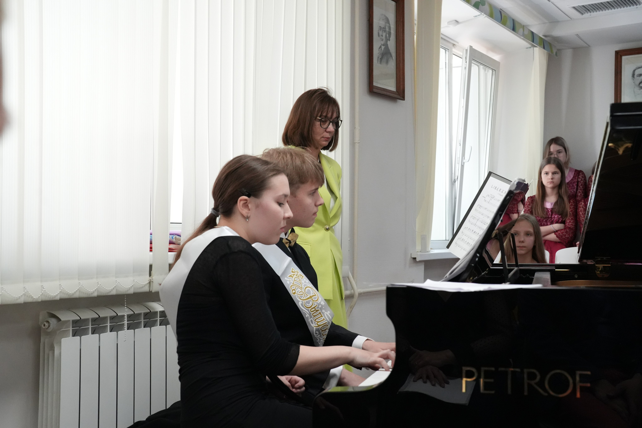 Выпускной в музыкально-хоровой школе г. Москвы № 106. Семейный и детский фотограф в Москве Оксана Чибизова