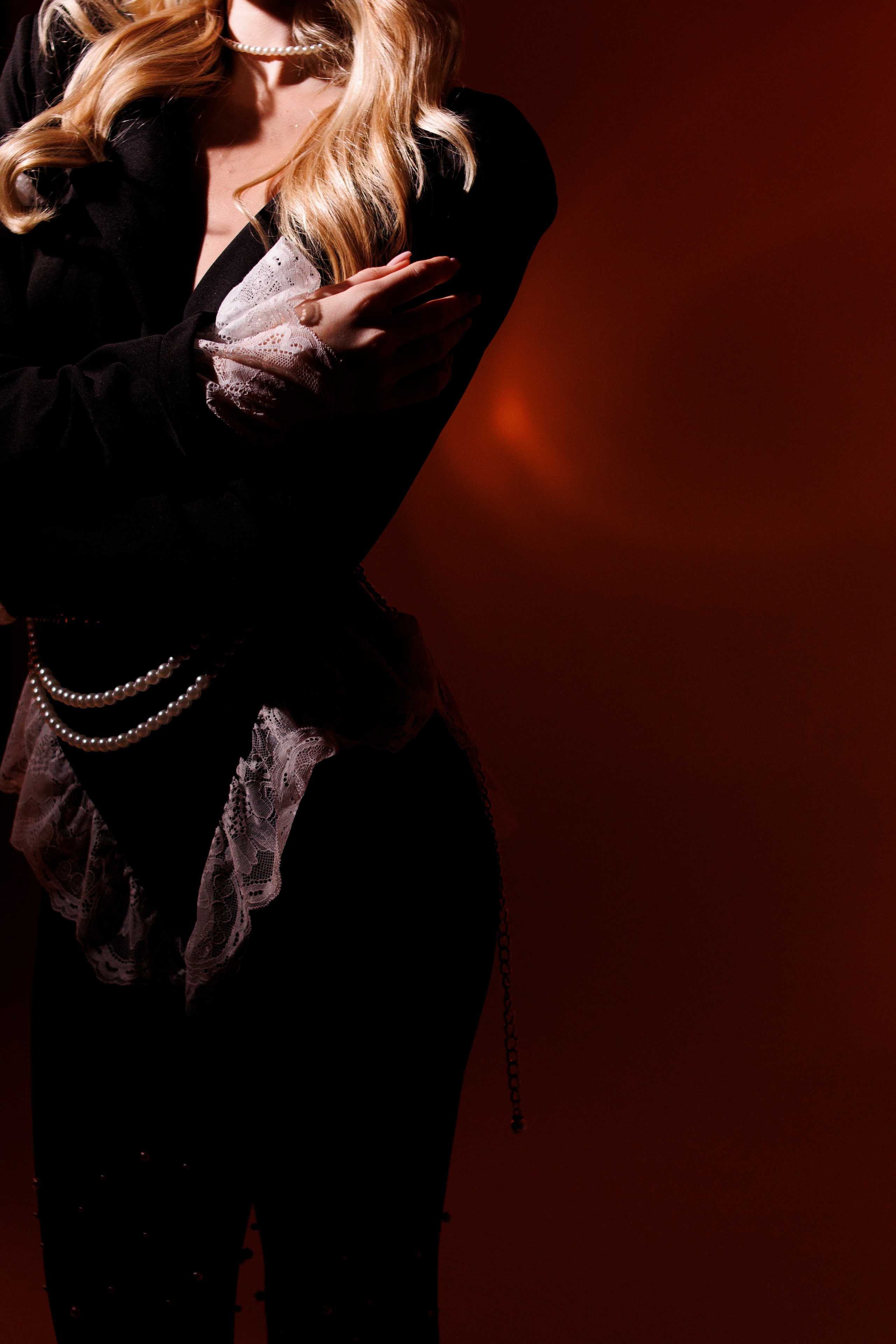 Фотосессия в студии. Я — фотограф, который помогает запечатлеть самые важные моменты вашей жизни!