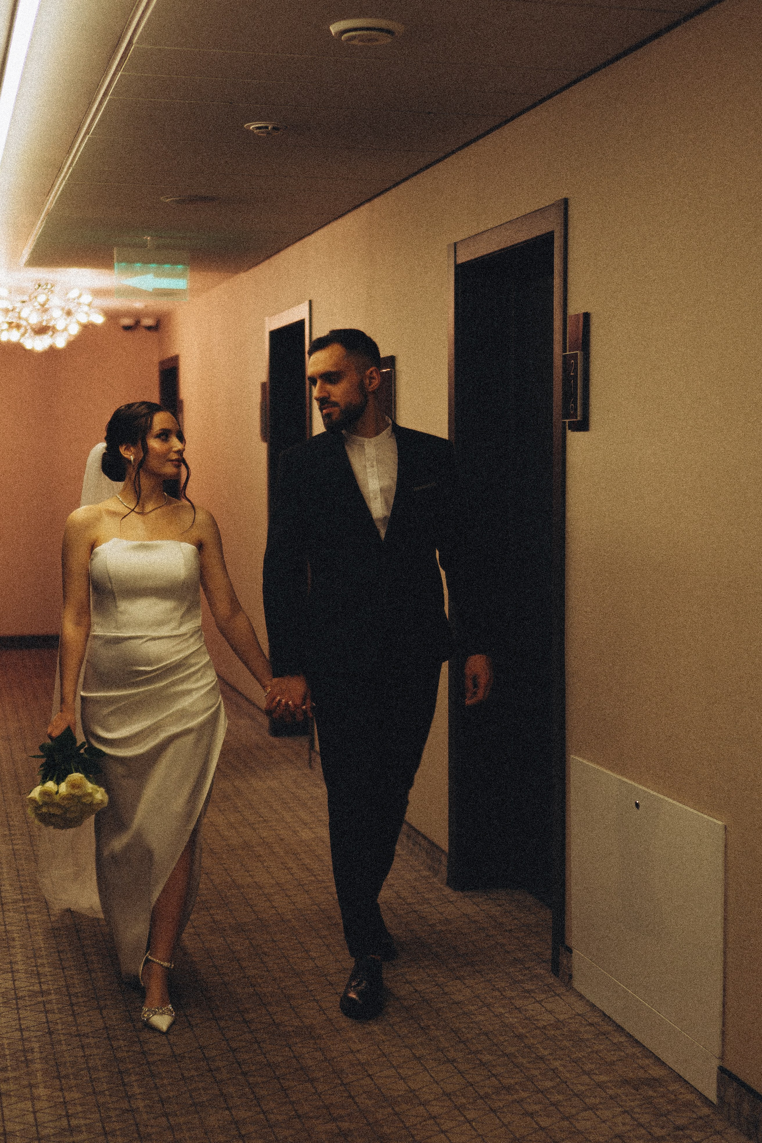 СВАДЕБНАЯ СЬЕМКА СБОРОВ ЖЕНИХА И НЕВЕСТЫ В ОТЕЛЕ И ТАКЖЕ ФОТОСЕССИИЯ В ОТЕЛЕЕ МЕГАПОЛИС БРЯНСК. Профессиональный фотограф, Санкт-Петербург — Виктория Богомолова