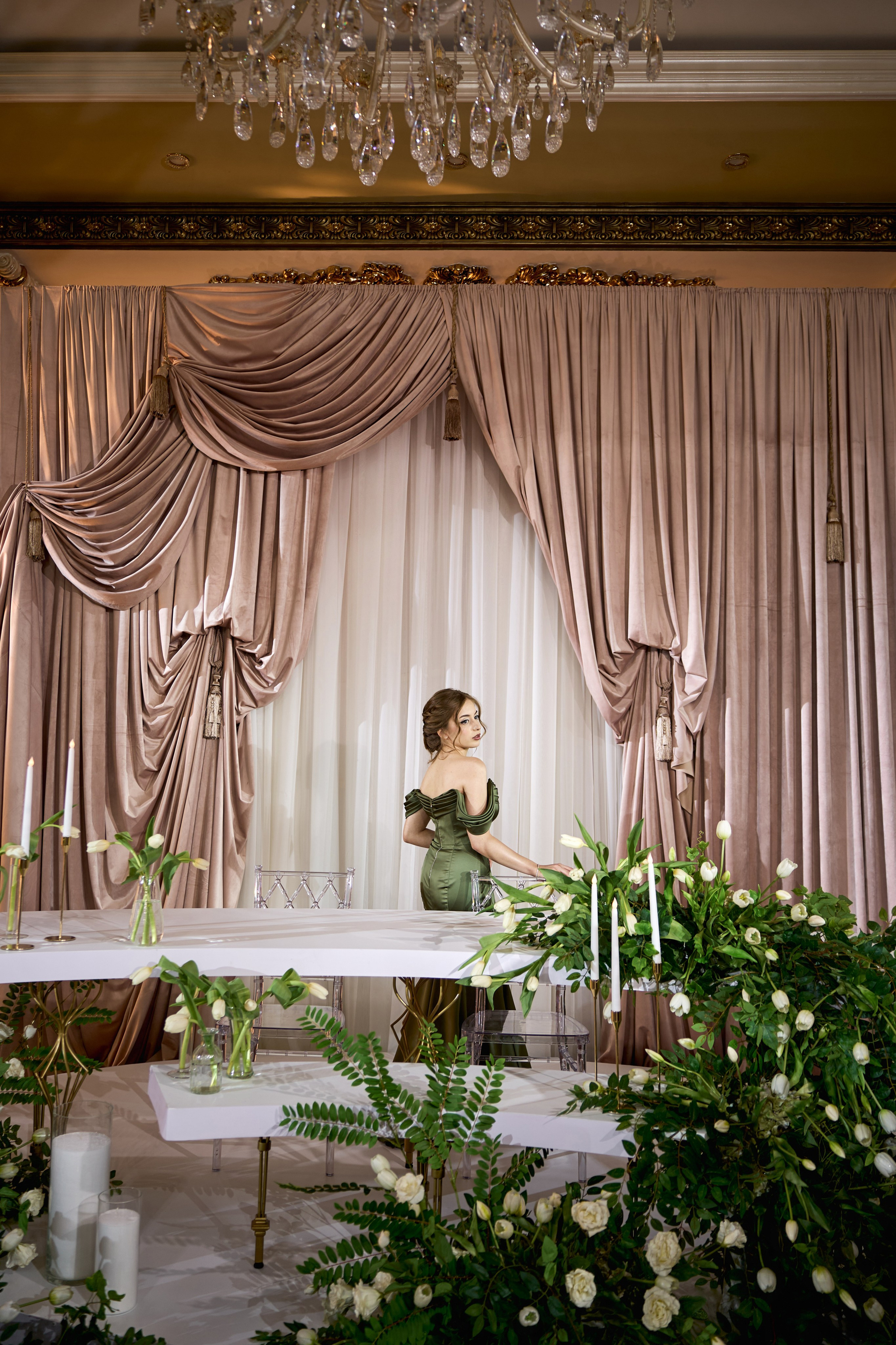 Красивое и чувственное сватовство Рафаэля & Алины в GOLDEN PALACE от ТВИНС СТУДИО. ТВИНС СТУДИО — лучшие свадебные фотографы и видеографы в Краснодаре