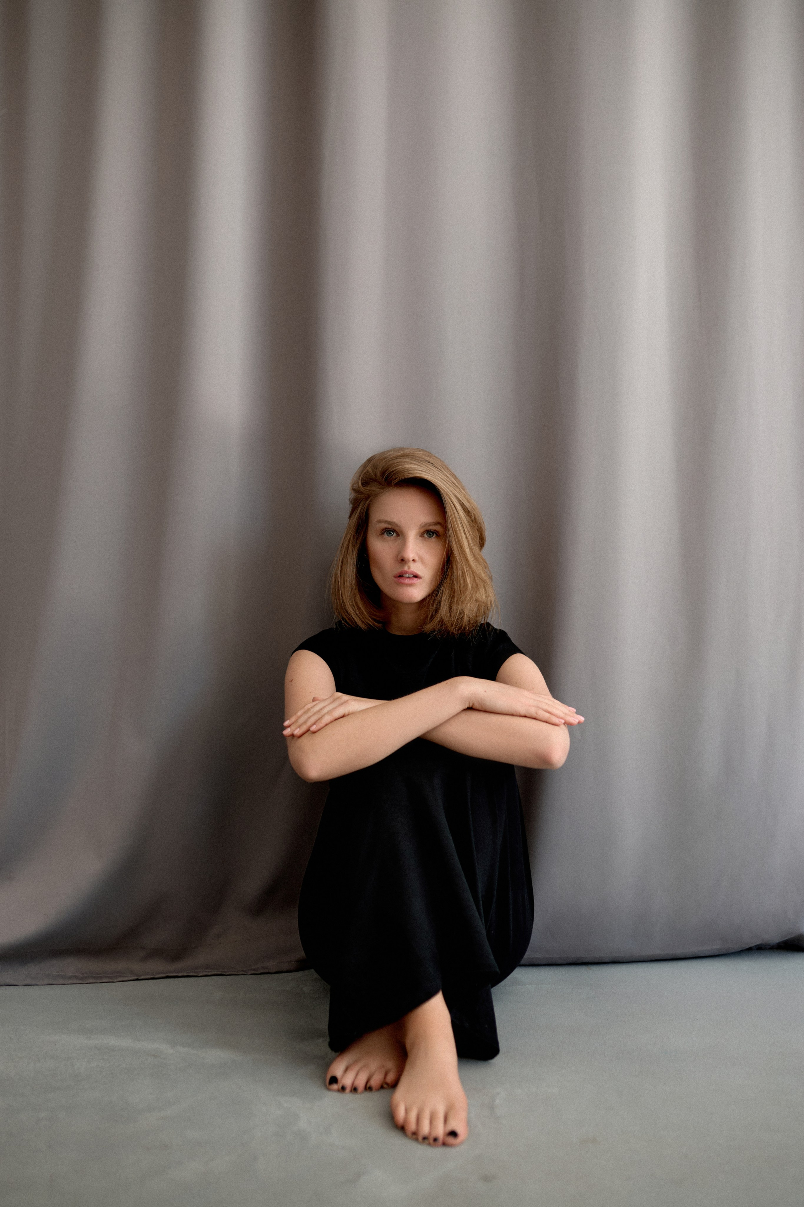 Фотосессия в минималистичном интерьере. Сестры Карабаза. Фотографы и ретушеры в Москве и Санкт-Петербурге