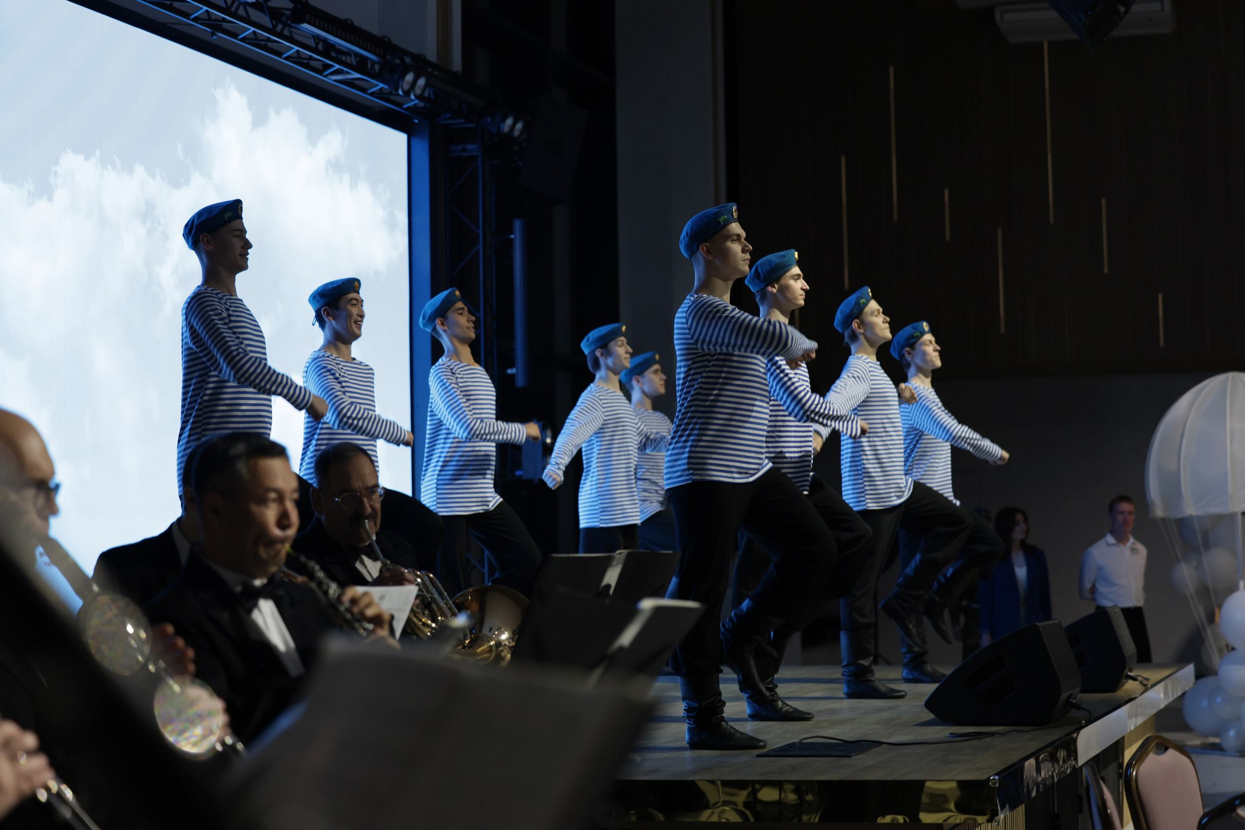 Прыжок длиною в жизнь. Фотограф свадебный, репортажный, индивидуальный, фото для маркетплейсов, брендов, автосалонов