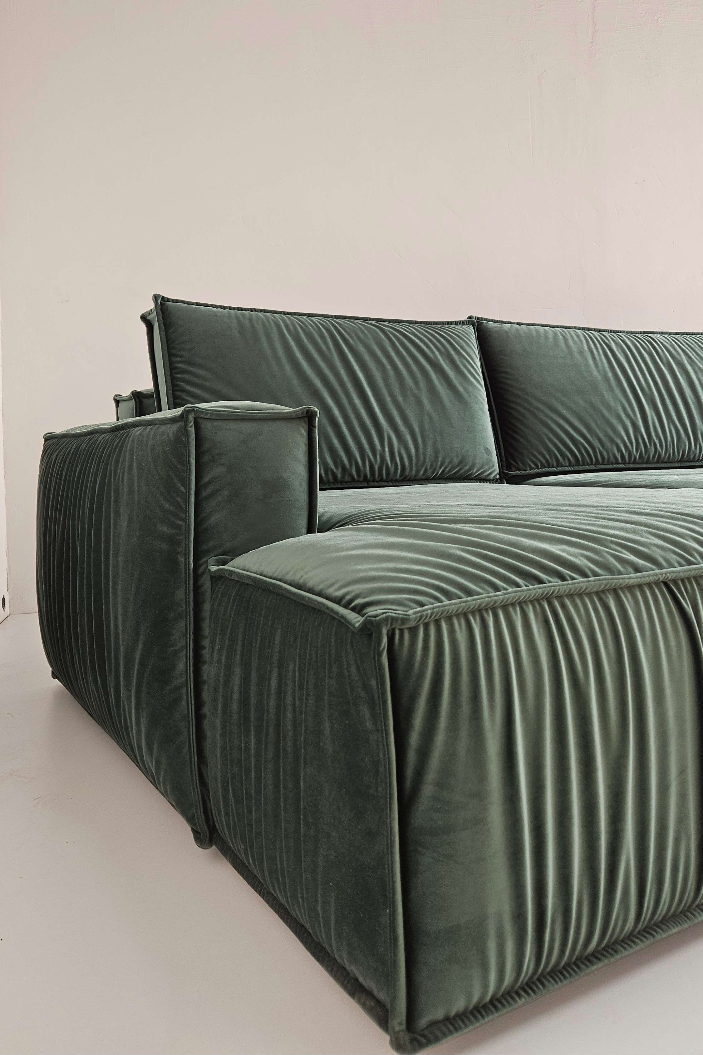 Диван на заказ Изготовление мягкой мебели. Студия интерьерных решений SUNHOUSE. Натяжные потолки, шторы, текстиль