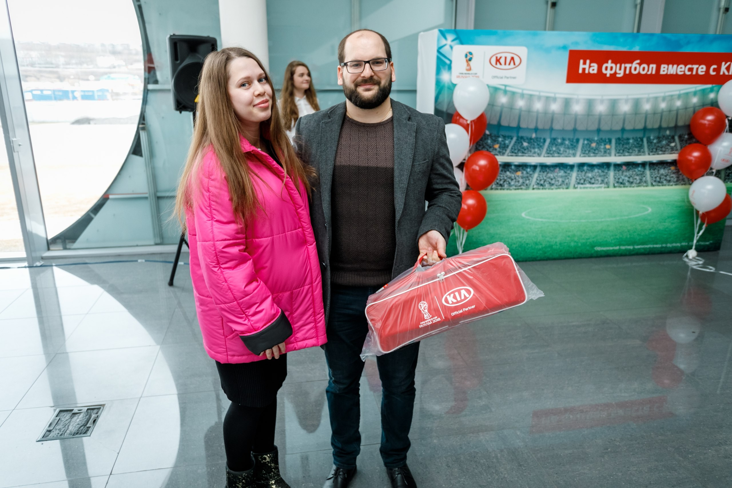 Розыгрыш билетов на ЧМ по футболу FIFA @ Киа Центр. Репортажный фотограф Максим Полянский. Москва, Санкт-Петербург, Красноярск