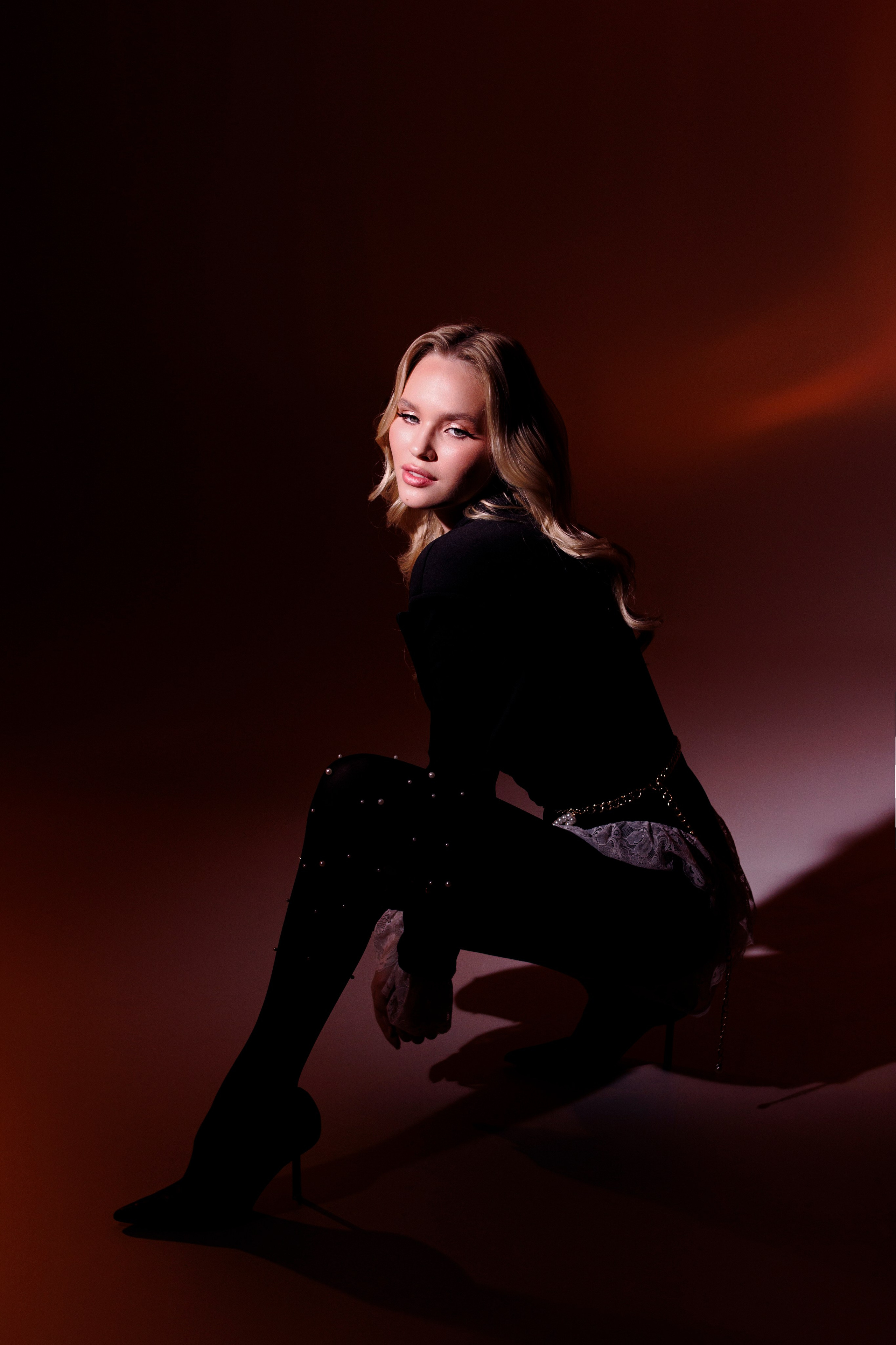 Фотосессия в студии. Я — фотограф, который помогает запечатлеть самые важные моменты вашей жизни!