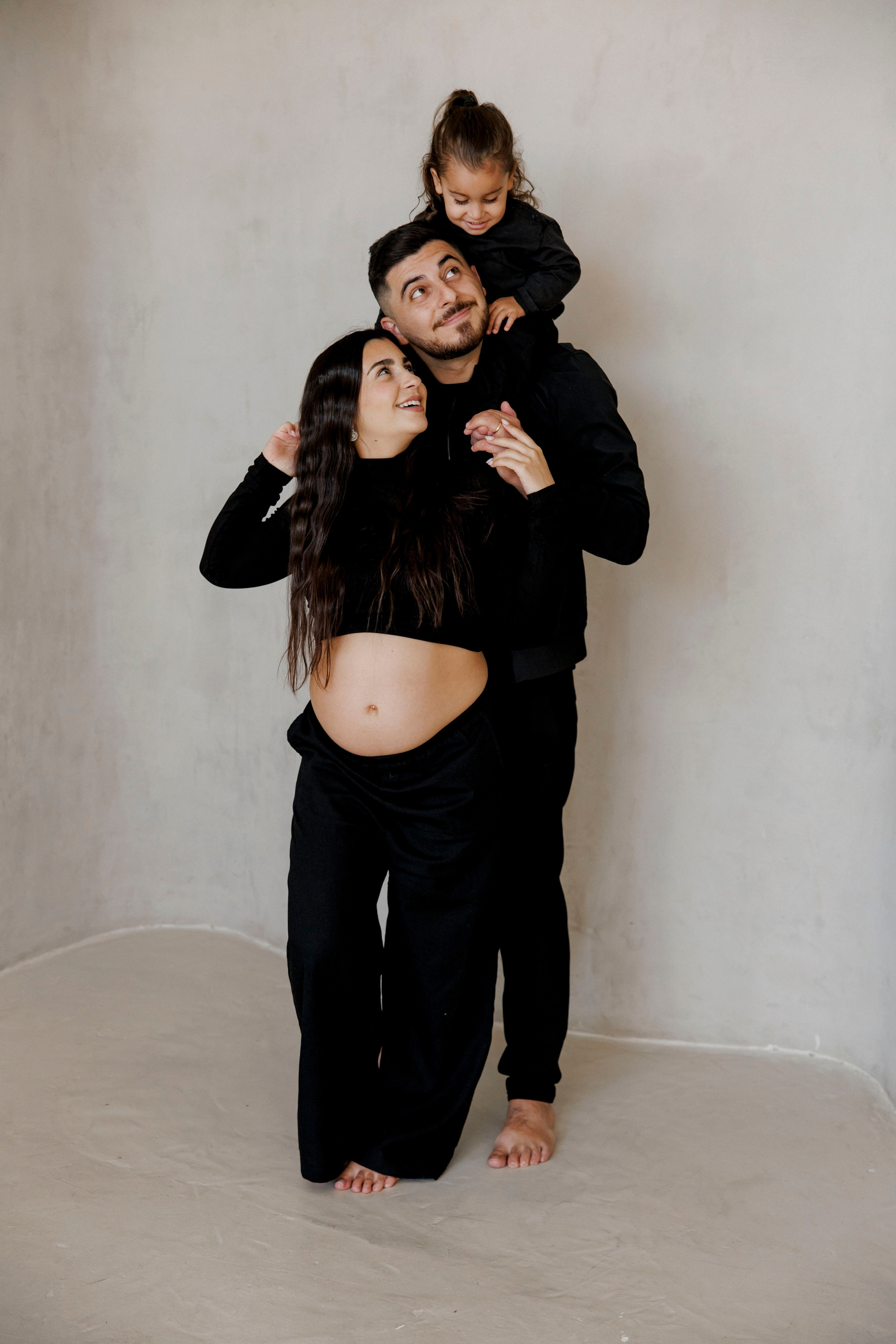 Pregnancy photoshoot inside the Grey Studio. Главная