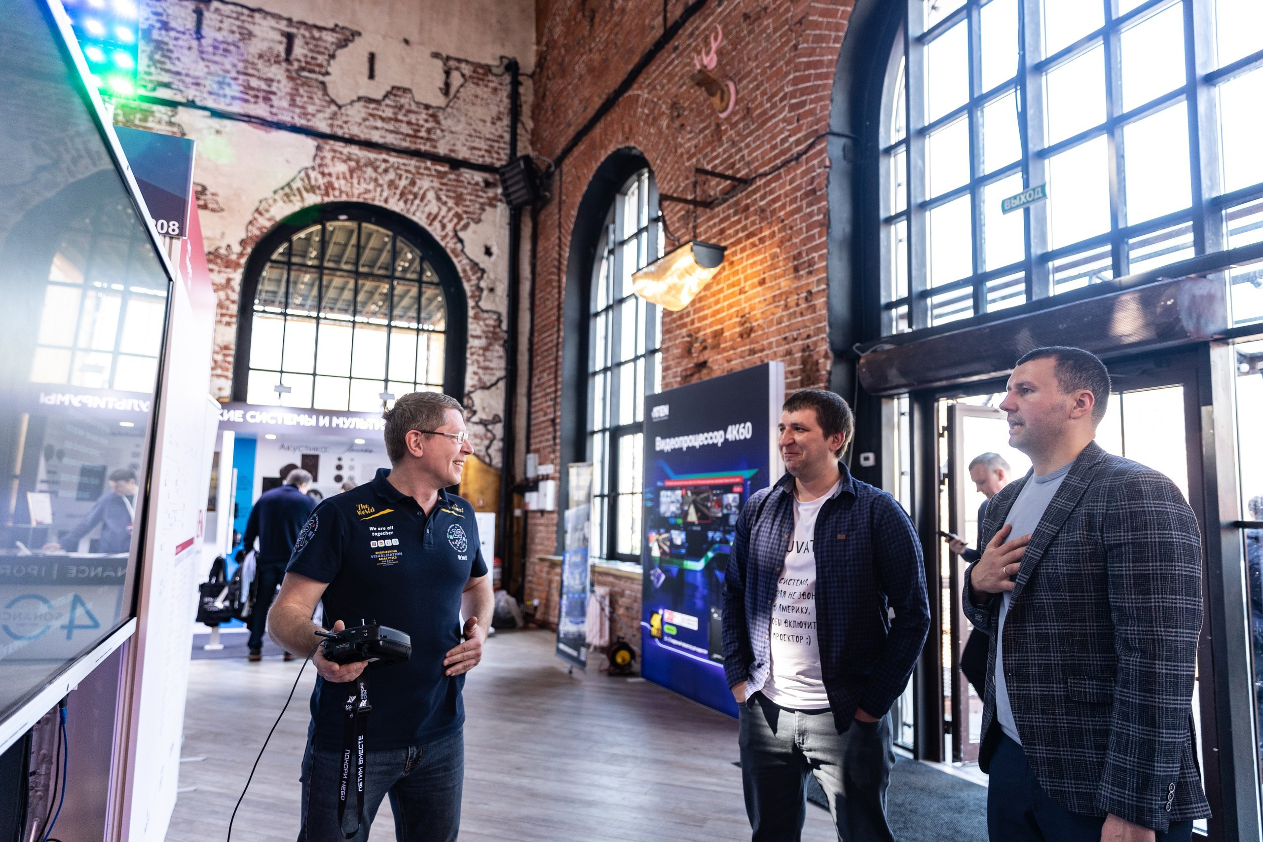 Hi-Tech Building 2025. Свадебный и семейный фотограф