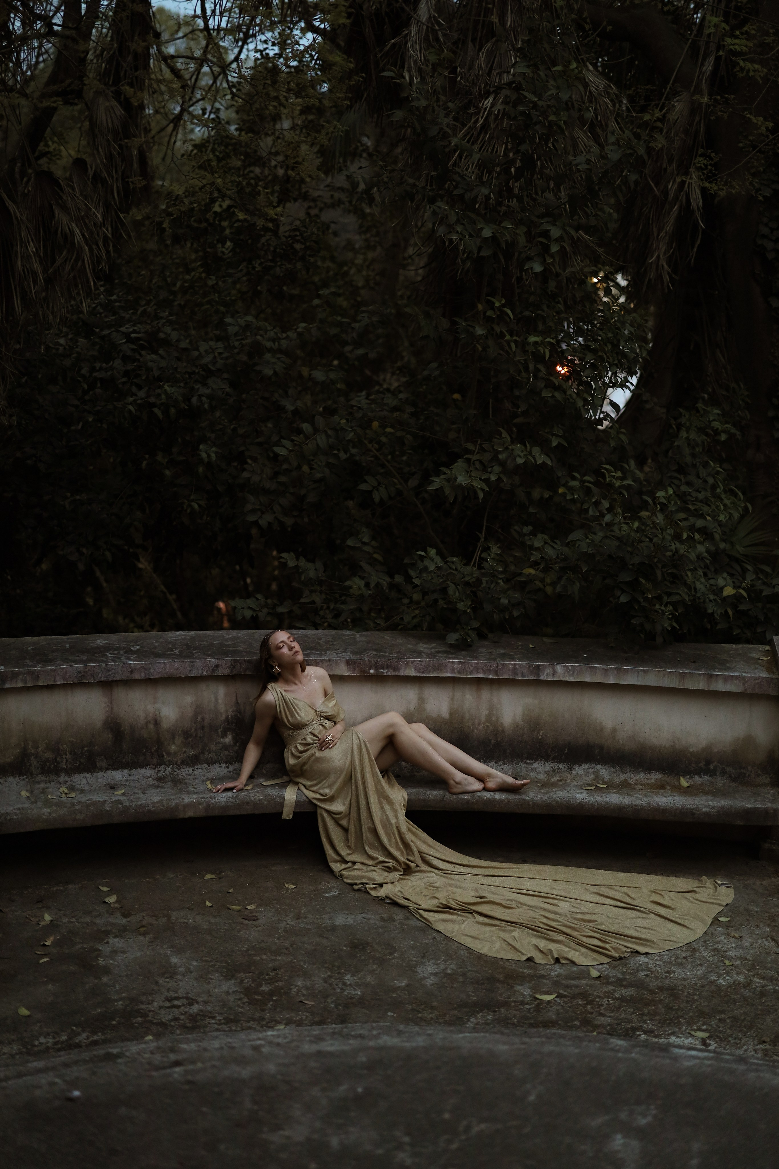 Фотосессия в заброшенном здании для Софии, Сухум, Абхазия. Свадебный и семейный фотограф в Абхазии Жанна Соснина