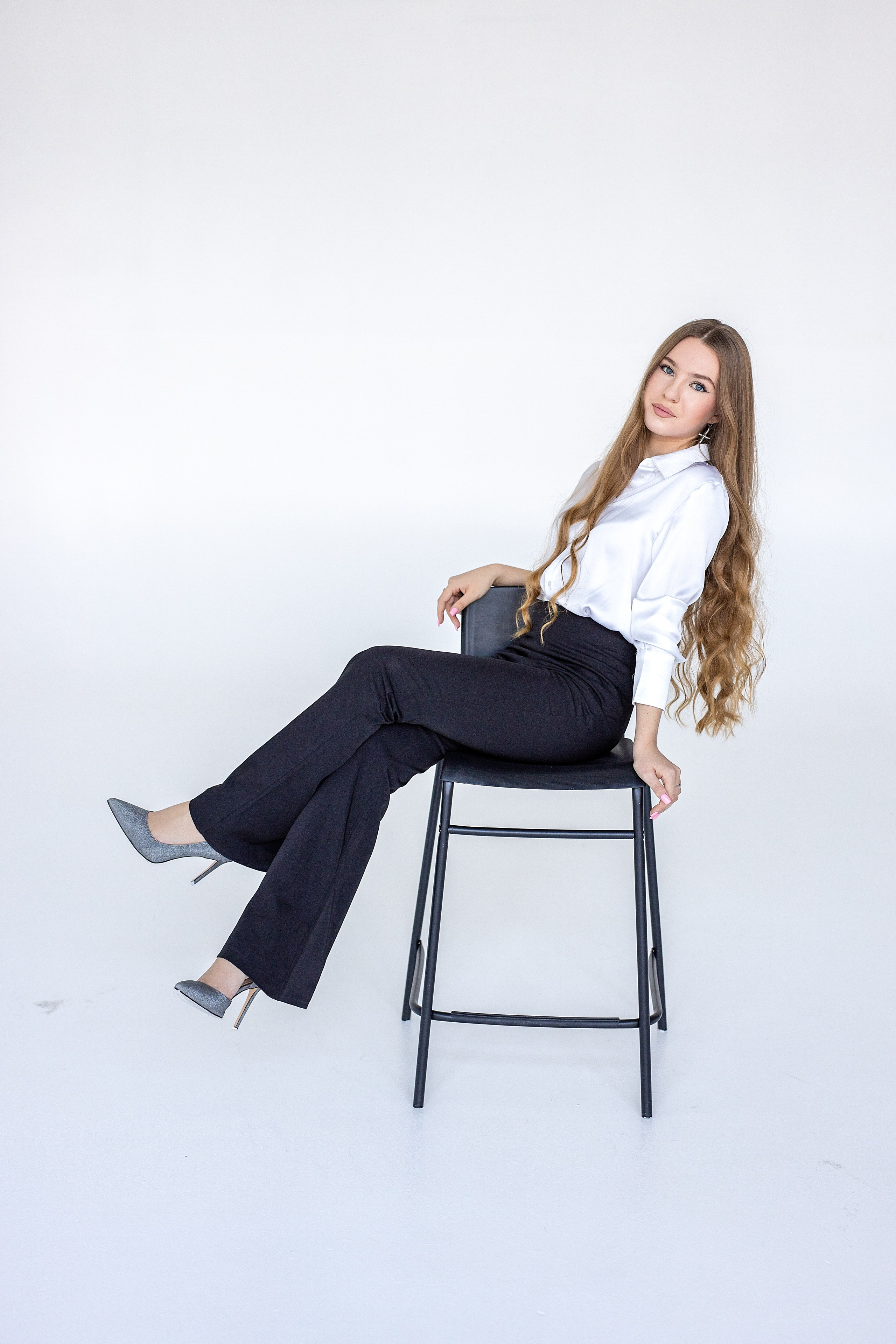 ФГБОУ ВО «Тихоокеанский государственный медицинский университет», 11-б класс. Стильный выпускной альбом Владивосток фотограф Вероника Мигачева