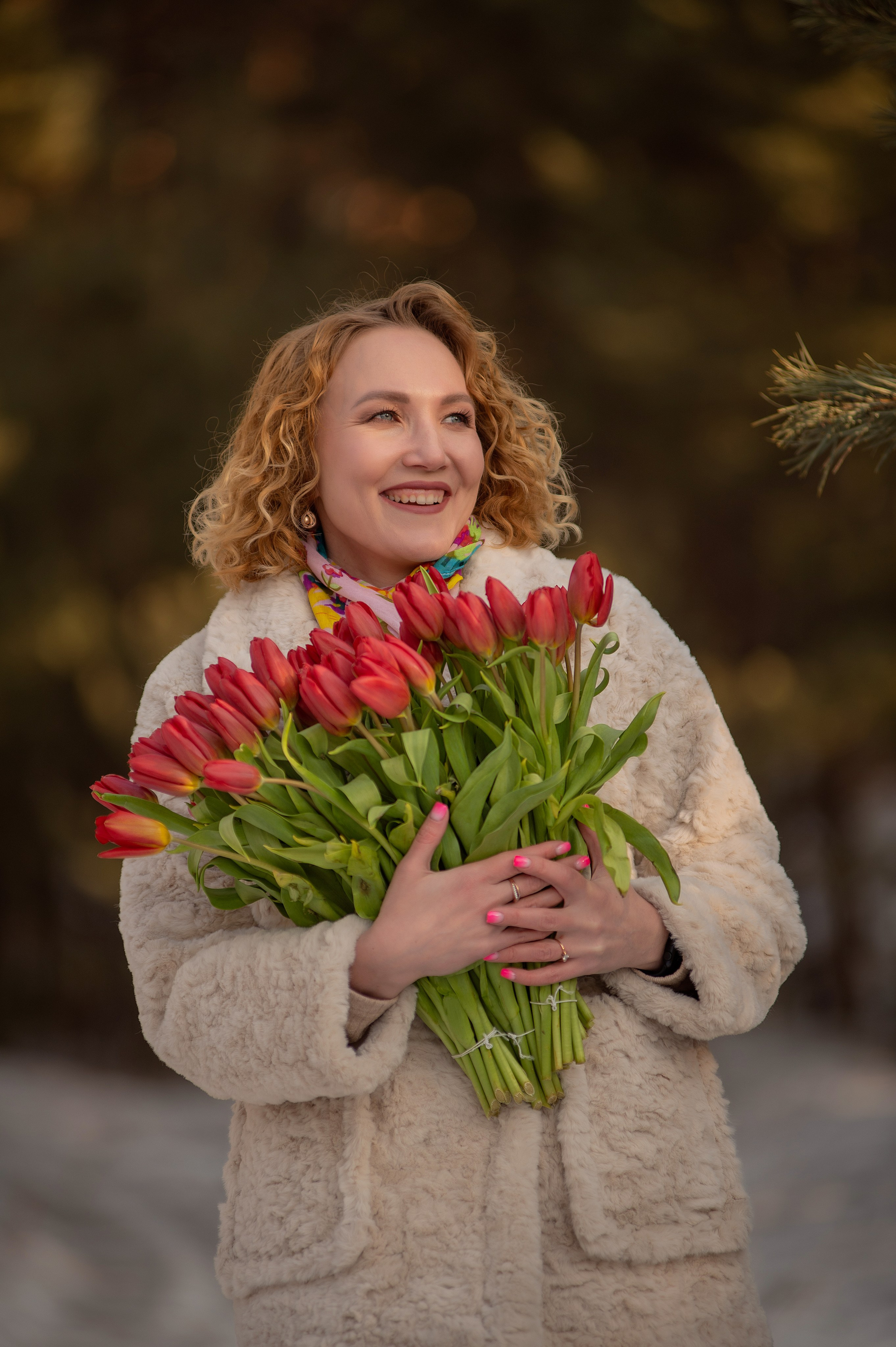 Ира тюльпаны в снегу. Фотограф Виктория Воронина