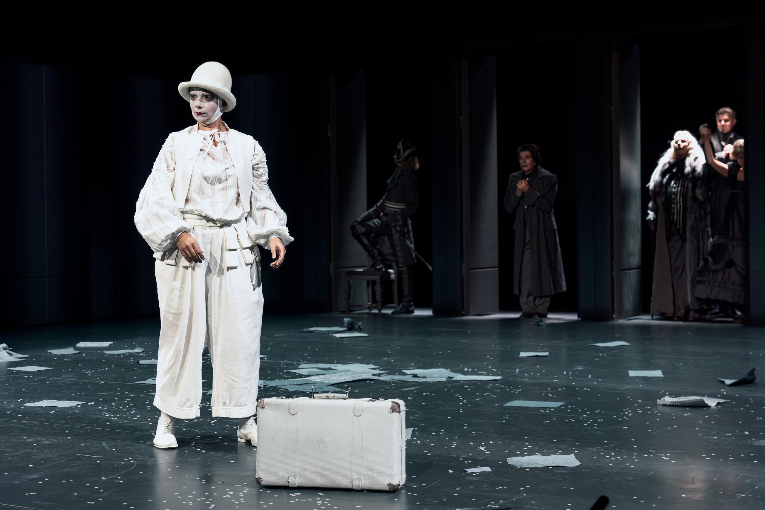 Театр Вахтангова: Пуф, или ложь и истина. Сайт фотографа Сергея Абрамова