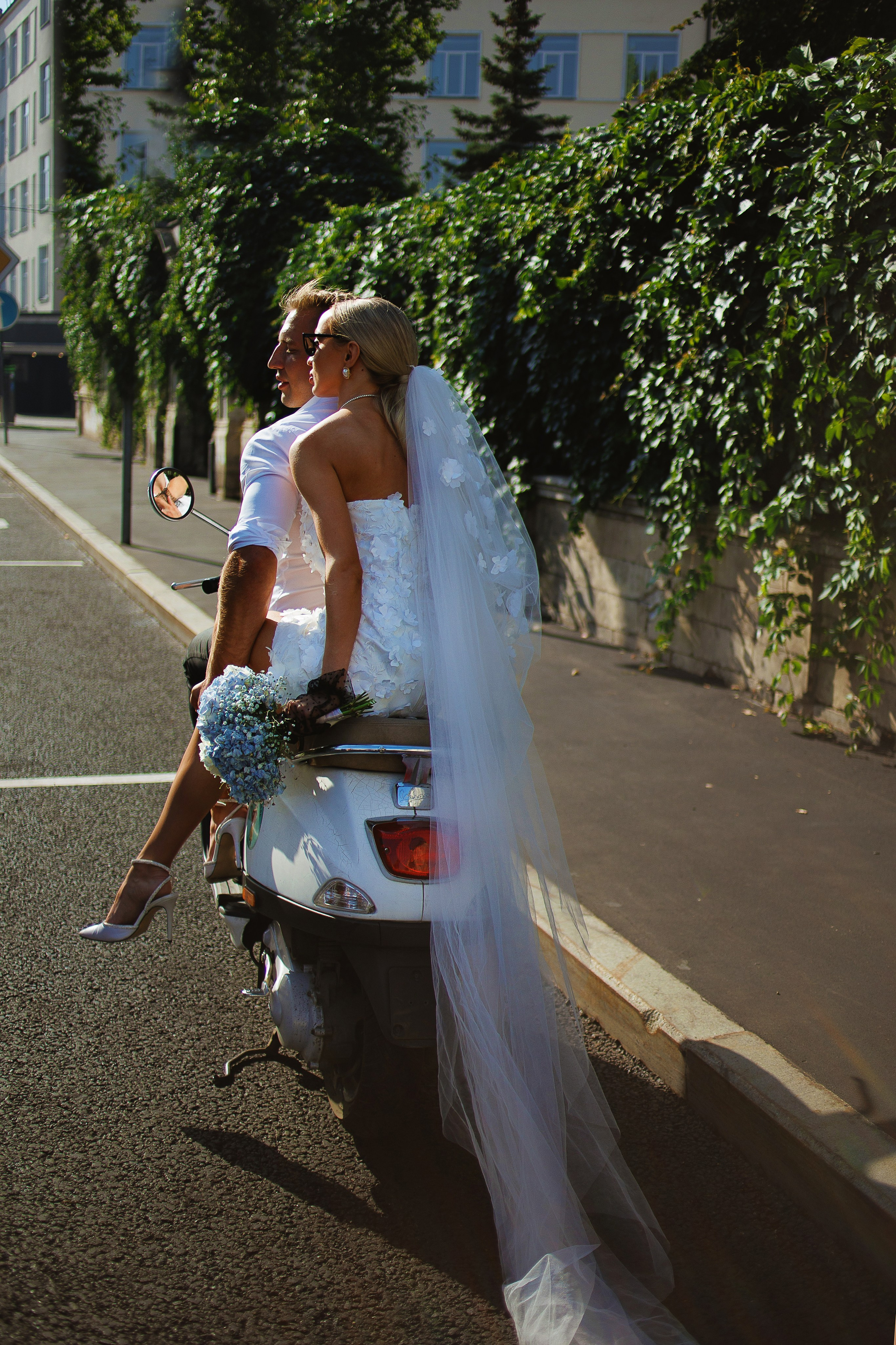 На мопеде Даша и Леша. Марковкина КрисТина