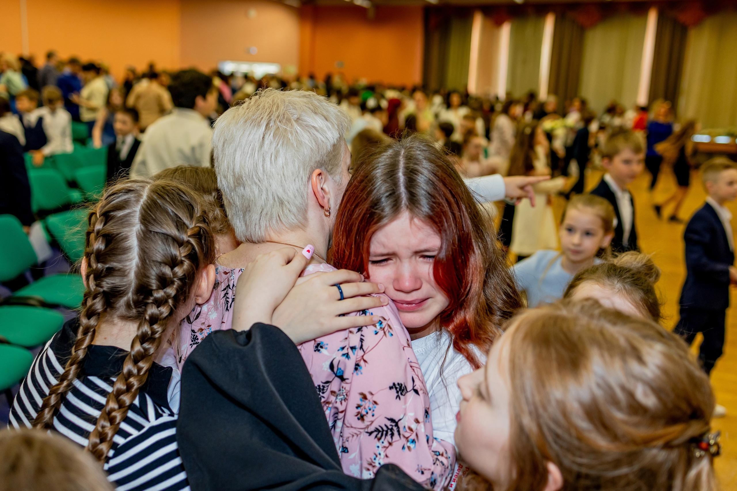 Выпускной праздник в начальной школе. Фотограф и видеограф Москва. Свадебный фотограф, видеограф. Выпускные альбомы. Оживающие альбомы