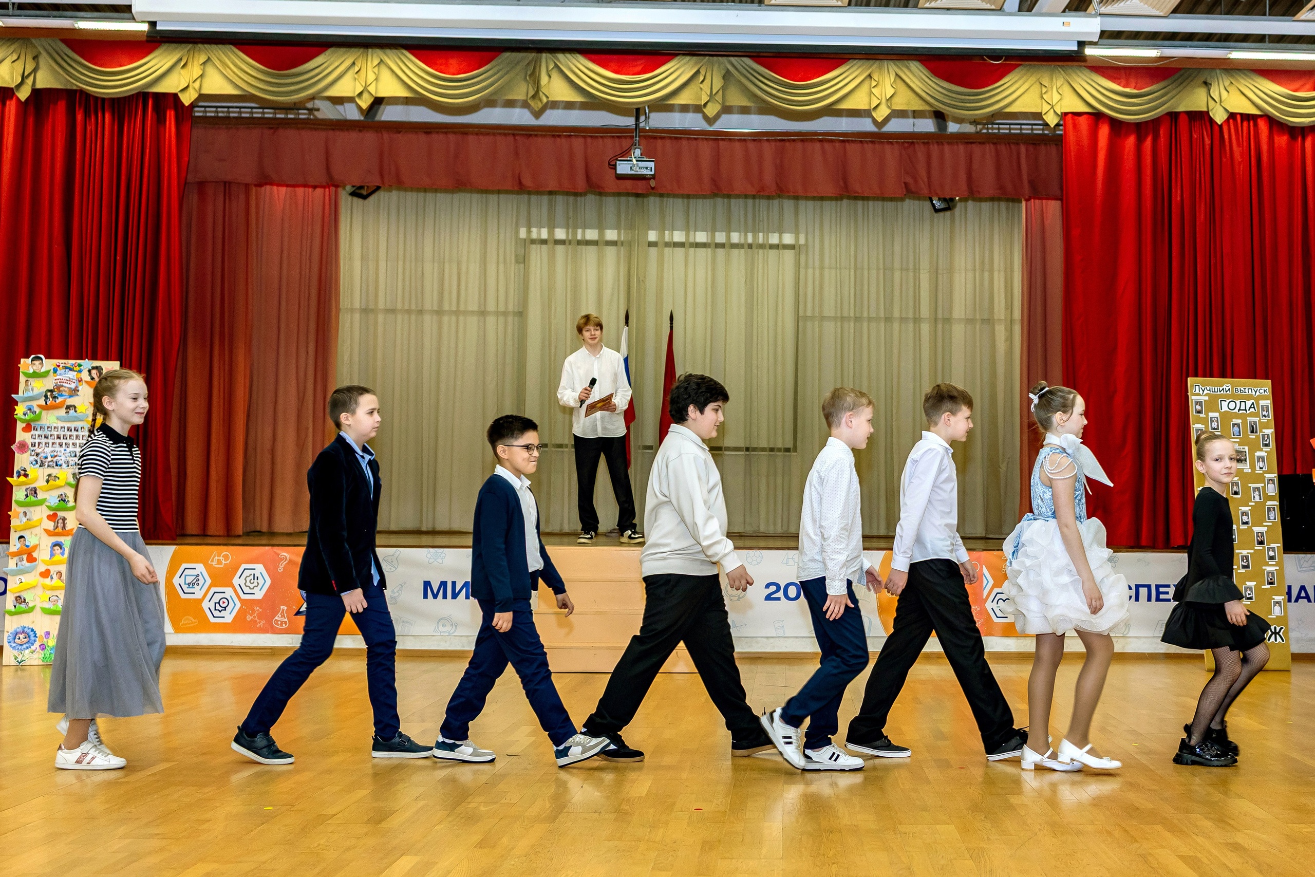 Выпускной праздник в начальной школе. Фотограф и видеограф Москва. Свадебный фотограф, видеограф. Выпускные альбомы. Оживающие альбомы