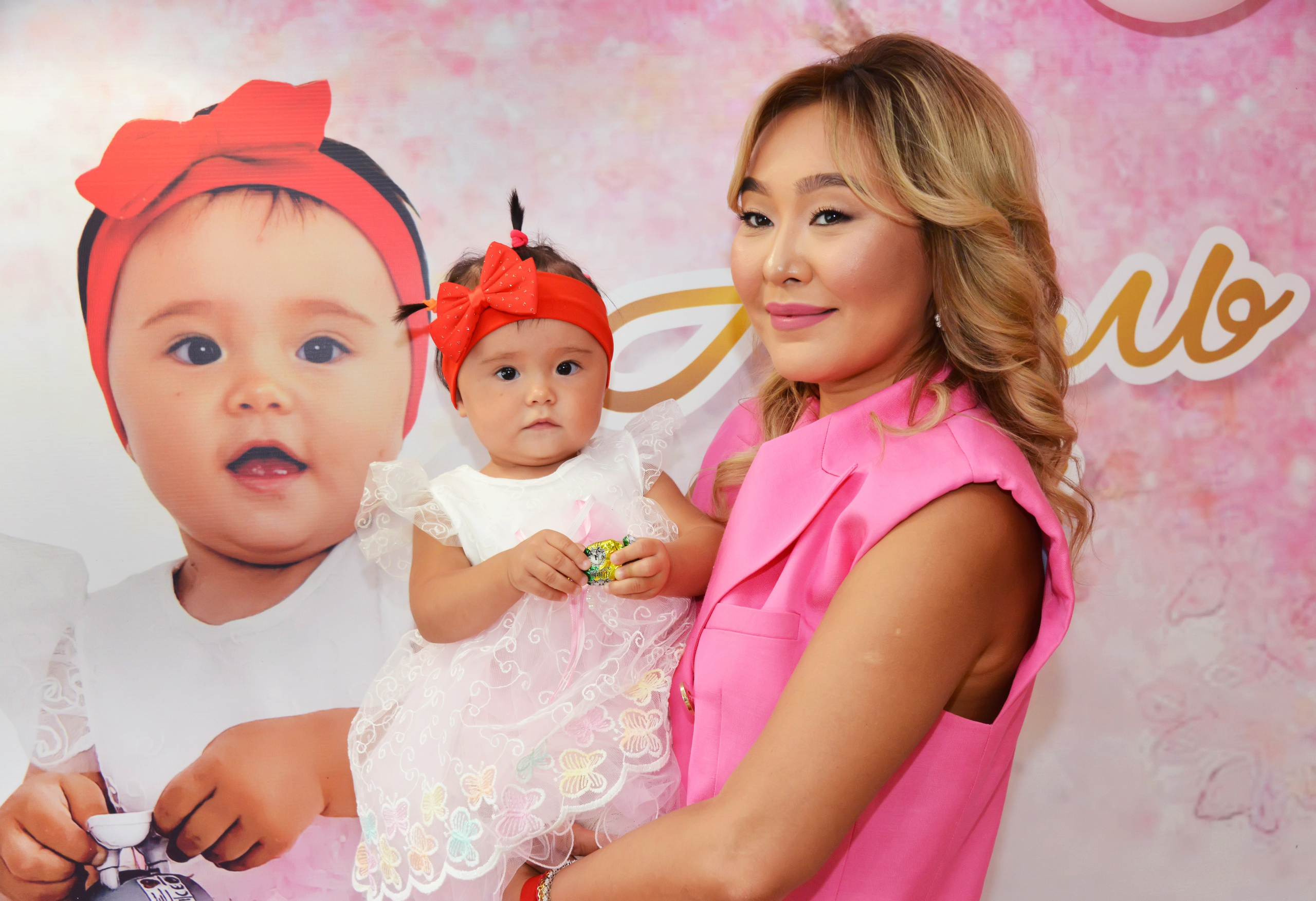 Дети-5 (Адель-1годик). Фотосъёмка. Фотограф Сергей Авдеев-семейный и детский фотограф в Алматы