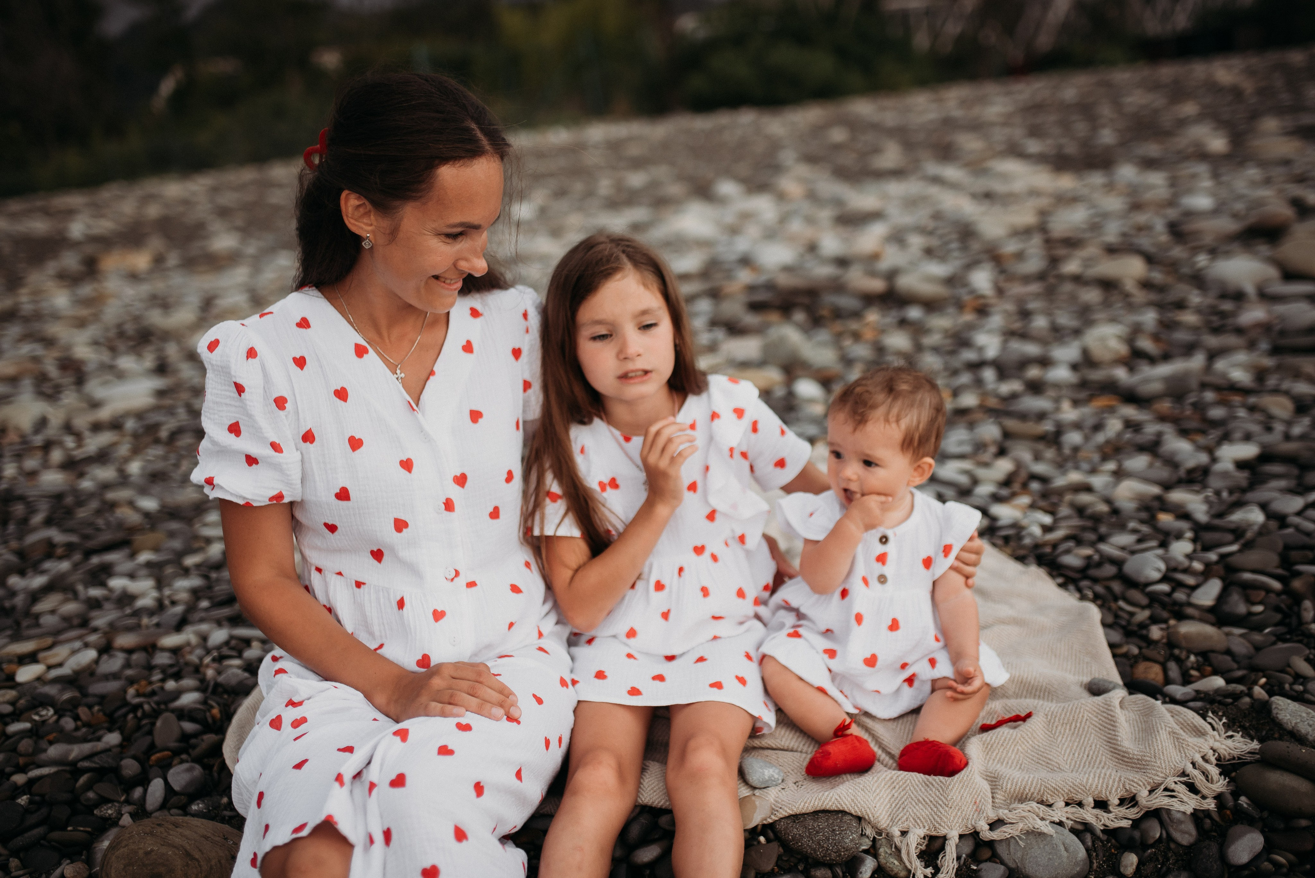Семейная морская фотосессия на берегу Сочи. Фотограф в Сочи — Маргарита Поганова