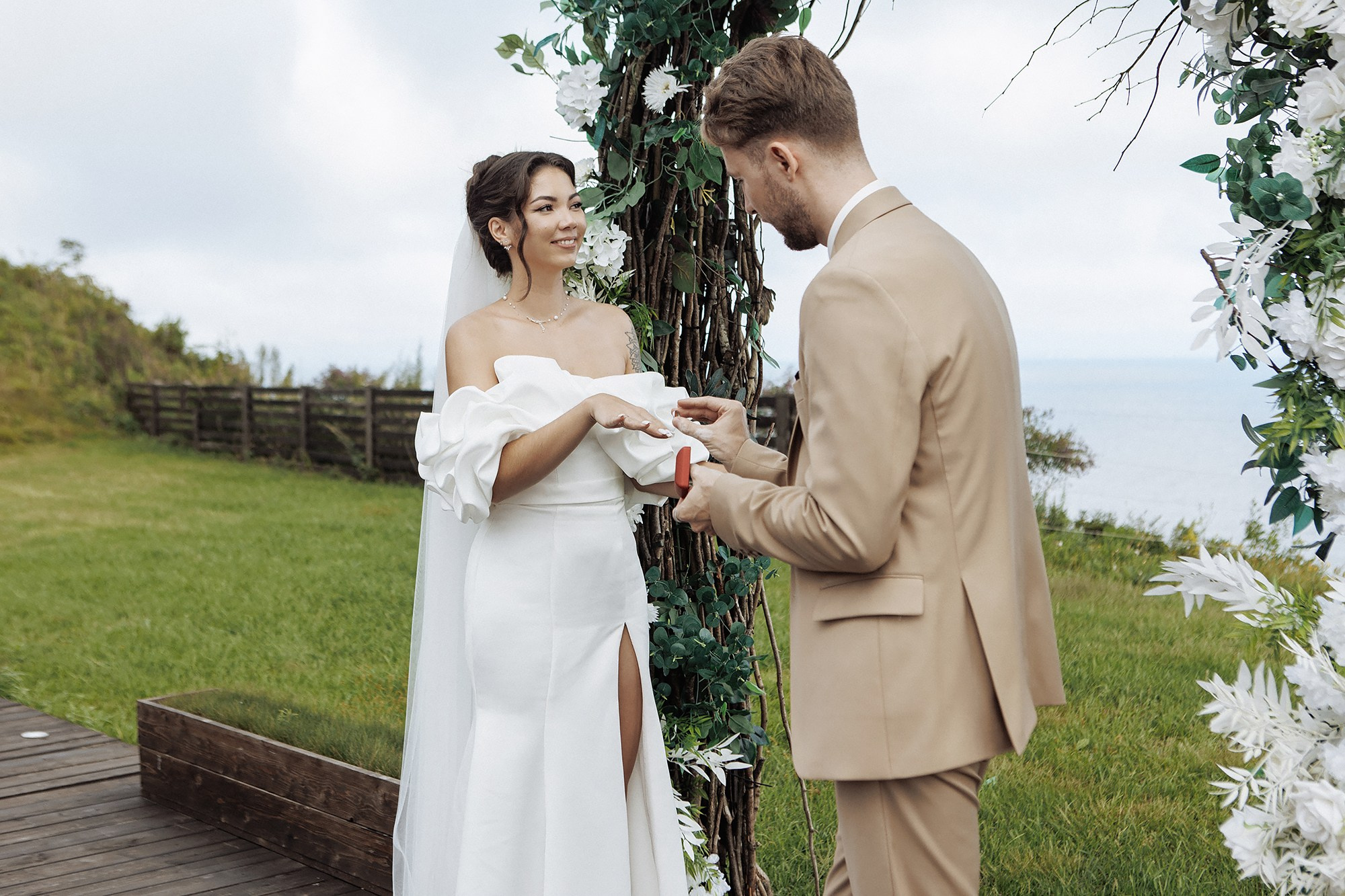 Саша и Вика 5.09.25. Свадебный фотограф Владивосток Алина Гевондова