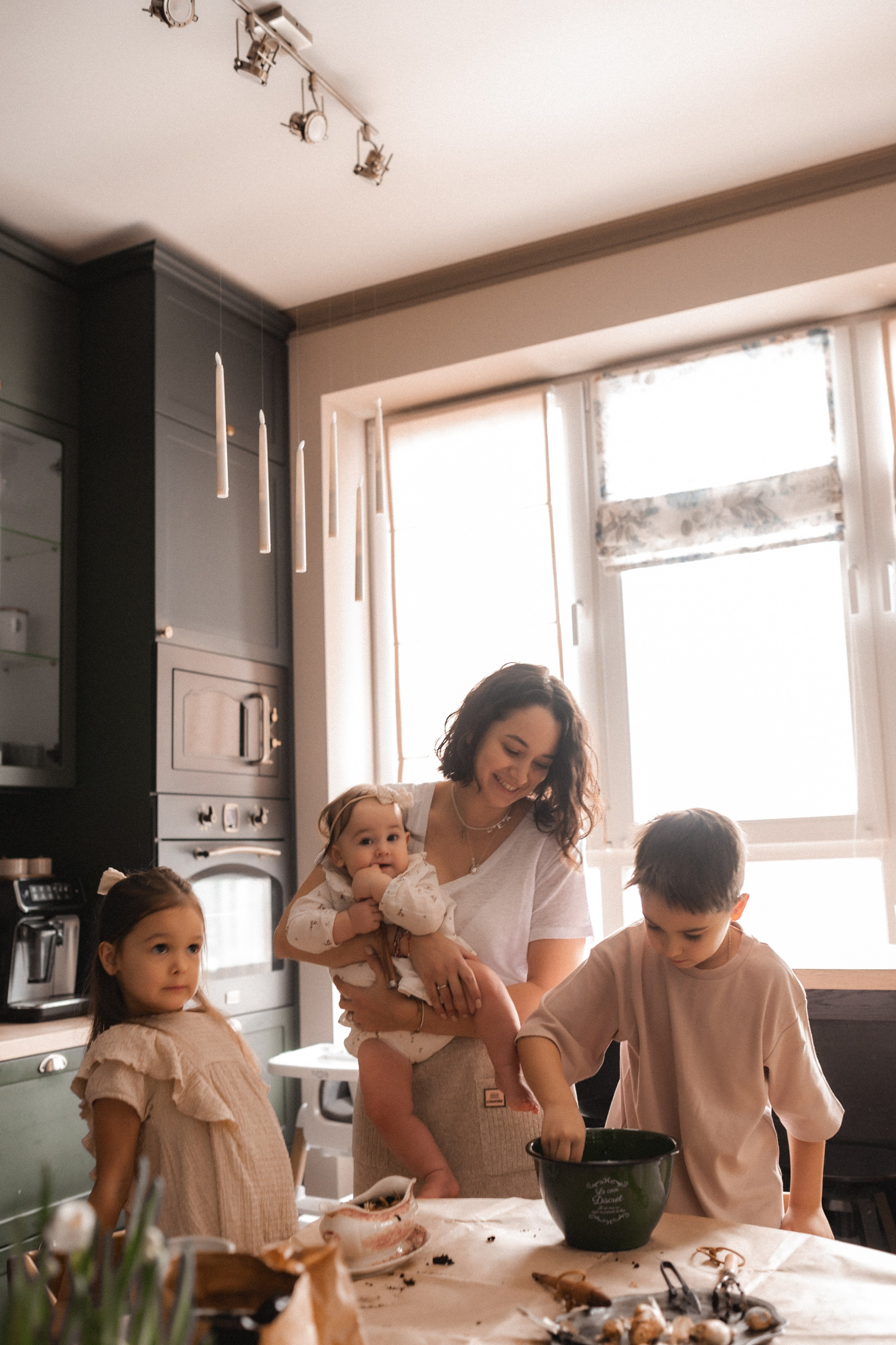 Полина, Дима, Мия и Эмма дома. Семейный и свадебный lifestyle-фотограф в Москве Мария Петрова