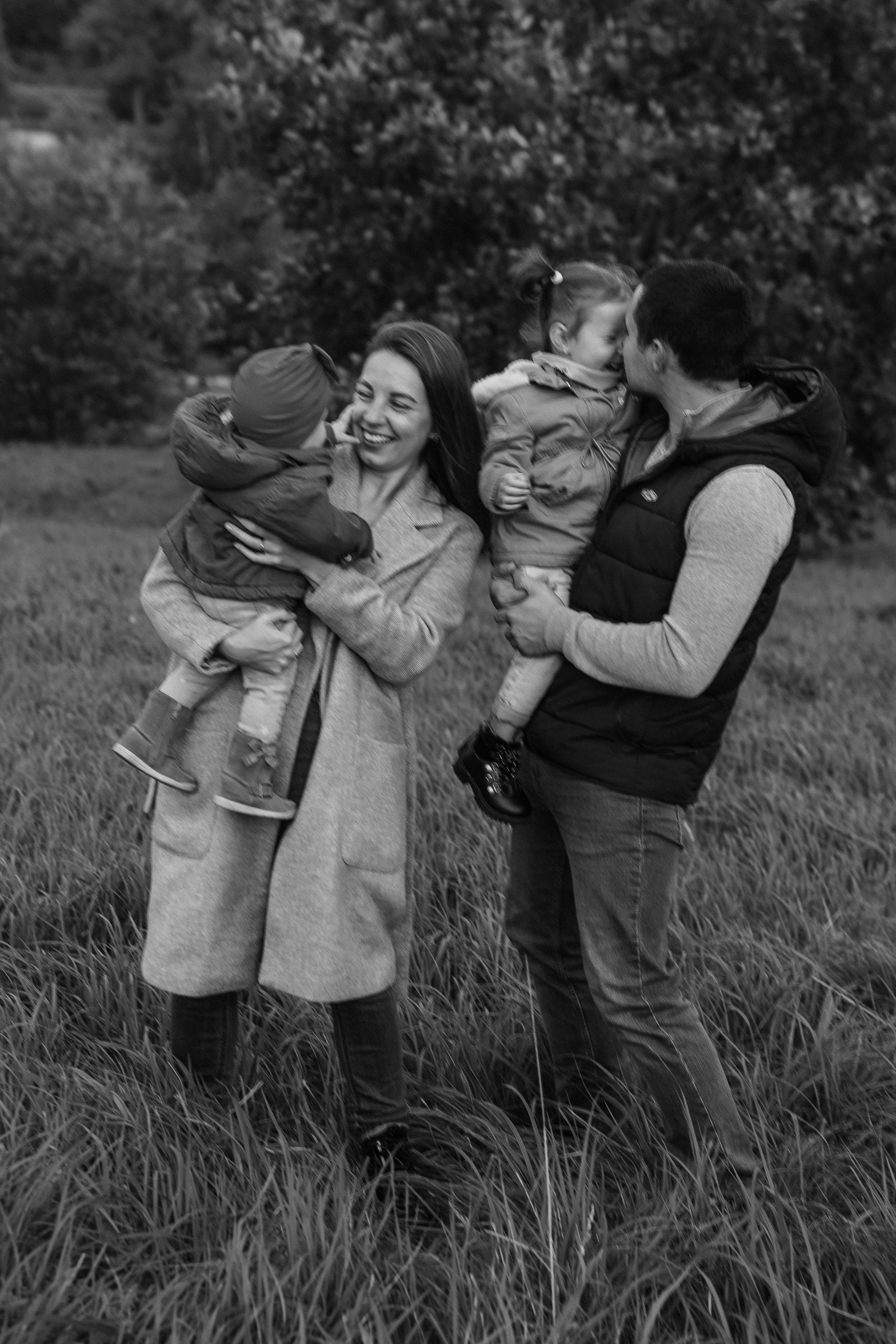 Семья Алеси и Ульяны на природе. Фотограф Ольга Игорева