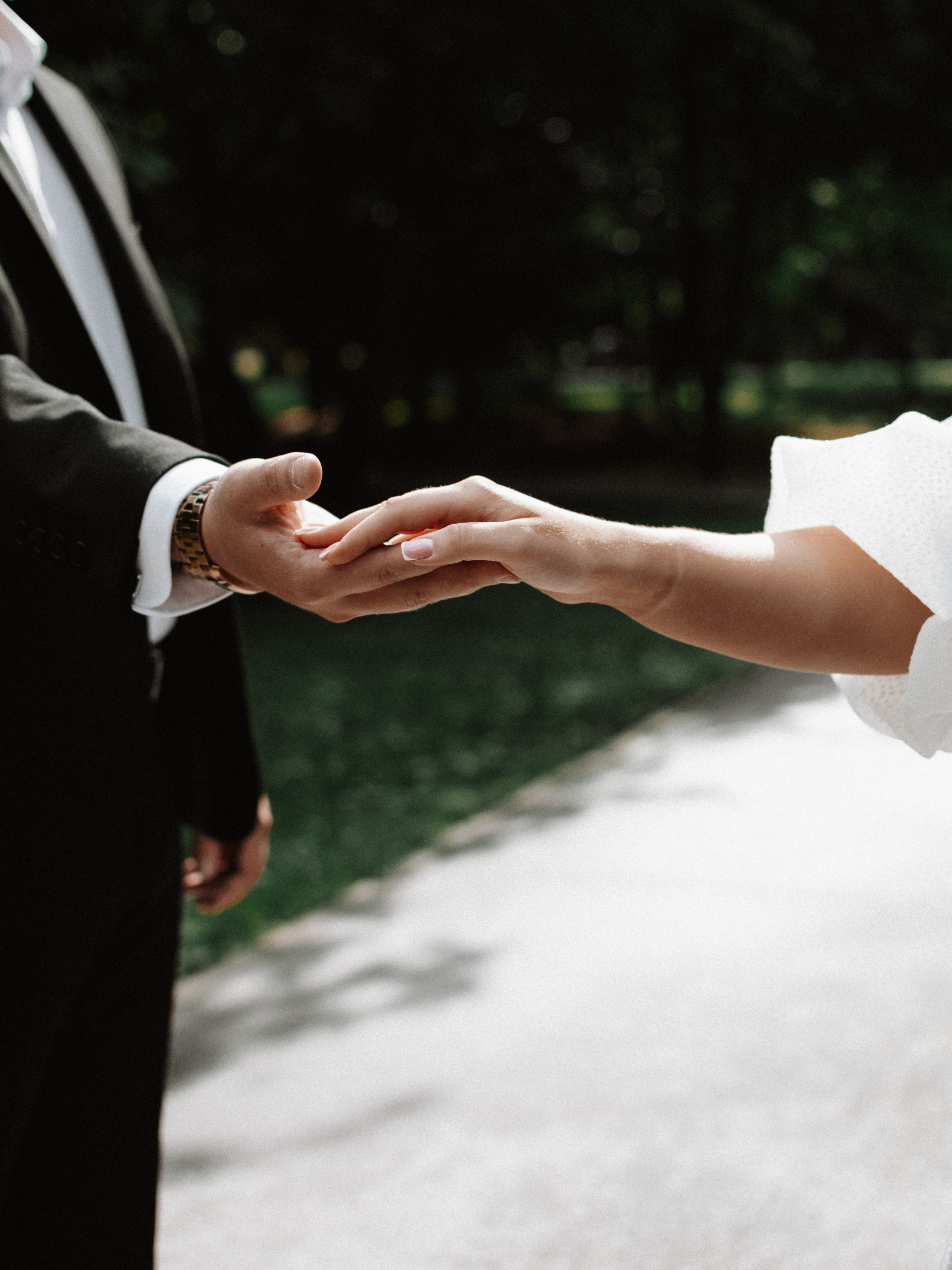 Свадебная прогулка по аллеям парка у Монумента Славы Новосибирск