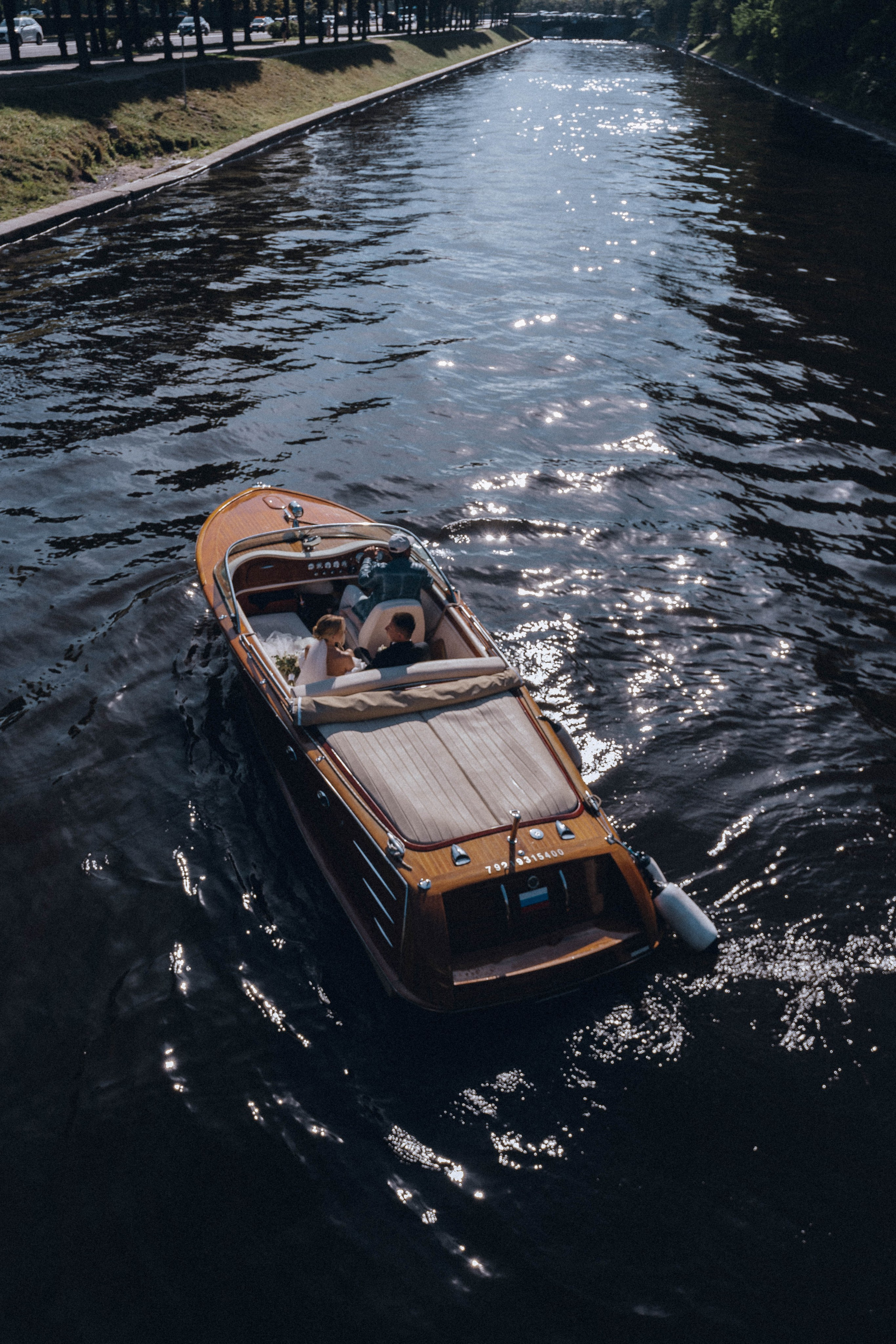 СВАДЕНБНАЯ СЬЕМКА НА КАТЕРЕ ПО КАНАЛАМ САНКТ-ПЕТЕРБУРГА И В АКВАТОРИИ НЕВЫ. Профессиональный фотограф, Санкт-Петербург — Виктория Богомолова