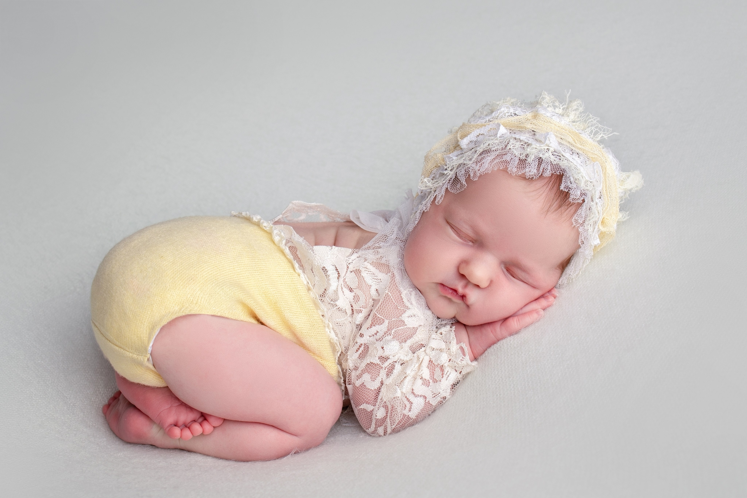 Нежная и милая фотосессия первых дней жизни Вашего ребенка в Минске. Фотограф новорождённых Минск — стоимость newborn фотосессии в Минске