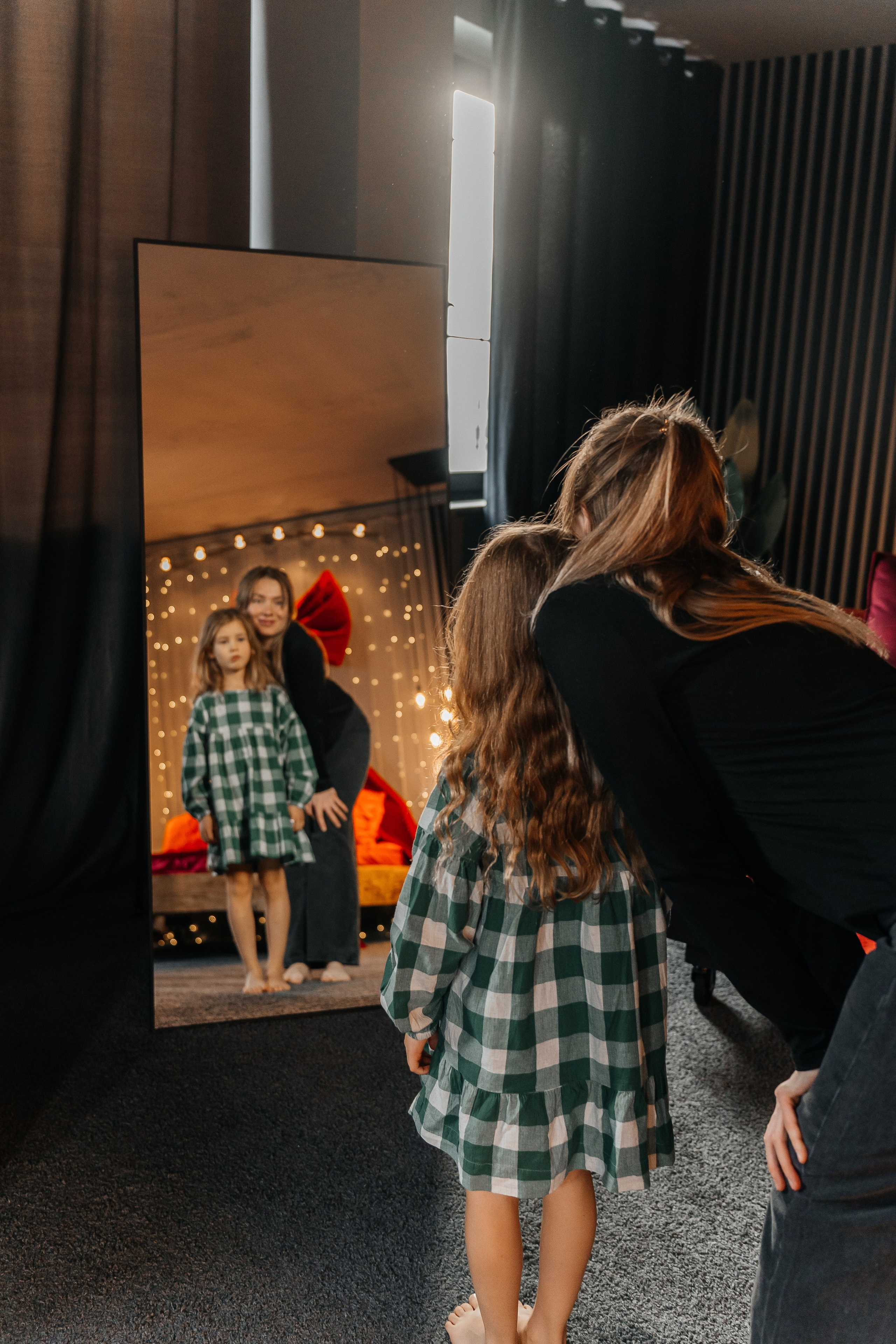 Мама с дочкой. Для тех, кто не ждёт удачи, а создаёт её. Каждая фотосессия — это твой момент, твой стиль, твой успех. 📸